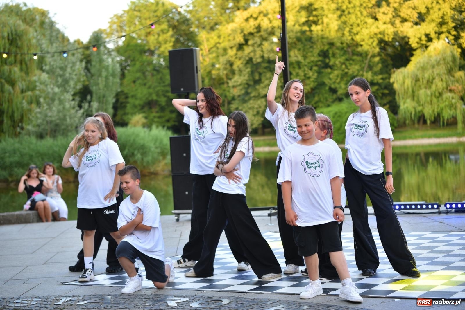 Zdjęcie w galerii na portalu naszraciborz.pl: Magia tańca i wspólnej zabawy. Tancerze z Polski i Czech podsumowali obóz pokazem i potańcówką w parku im. Miasta Roth wiadomości z regionu