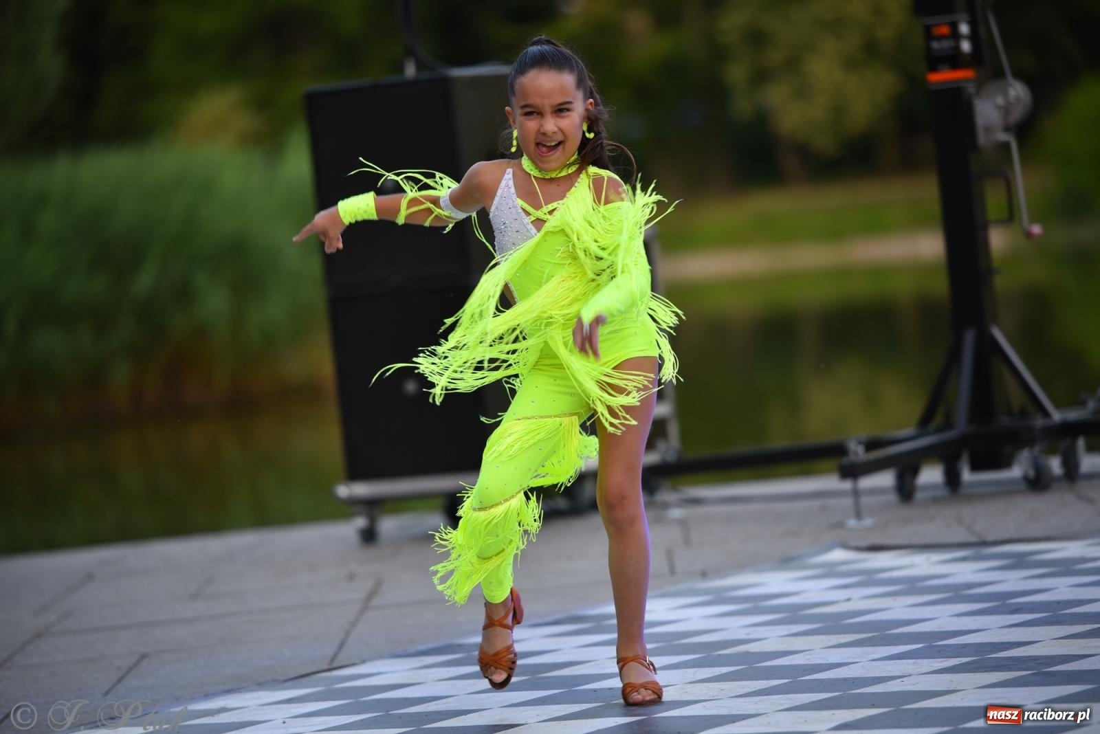 Zdjęcie w galerii na portalu naszraciborz.pl: Magia tańca i wspólnej zabawy. Tancerze z Polski i Czech podsumowali obóz pokazem i potańcówką w parku im. Miasta Roth wiadomości z regionu