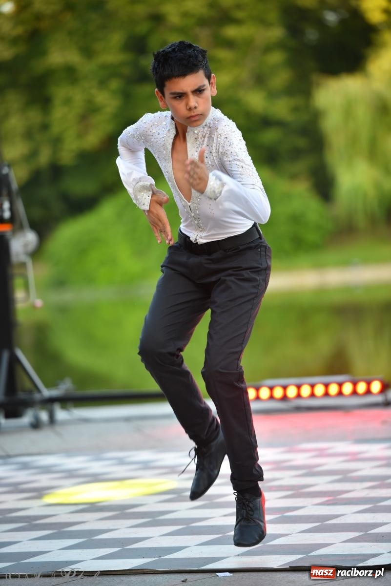 Zdjęcie w galerii na portalu naszraciborz.pl: Magia tańca i wspólnej zabawy. Tancerze z Polski i Czech podsumowali obóz pokazem i potańcówką w parku im. Miasta Roth wiadomości z regionu