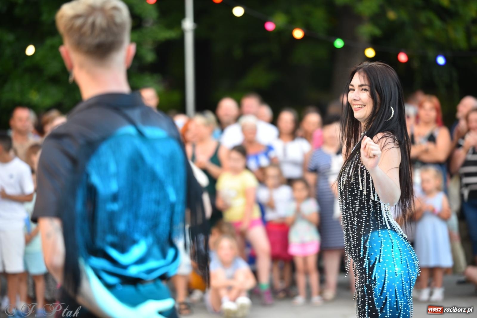 Zdjęcie w galerii na portalu naszraciborz.pl: Magia tańca i wspólnej zabawy. Tancerze z Polski i Czech podsumowali obóz pokazem i potańcówką w parku im. Miasta Roth wiadomości z regionu