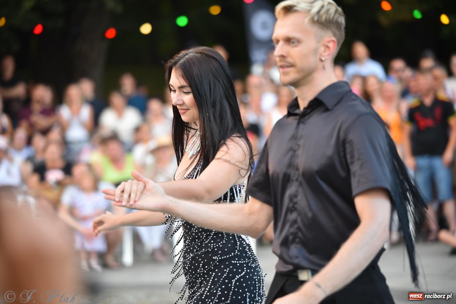 Zdjęcie w galerii na portalu naszraciborz.pl: Magia tańca i wspólnej zabawy. Tancerze z Polski i Czech podsumowali obóz pokazem i potańcówką w parku im. Miasta Roth wiadomości z regionu