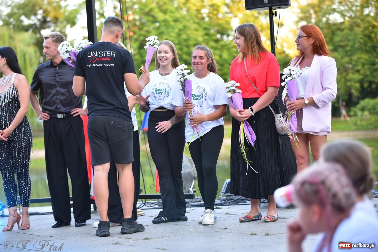 Zdjęcie w galerii na portalu naszraciborz.pl: Magia tańca i wspólnej zabawy. Tancerze z Polski i Czech podsumowali obóz pokazem i potańcówką w parku im. Miasta Roth wiadomości z regionu