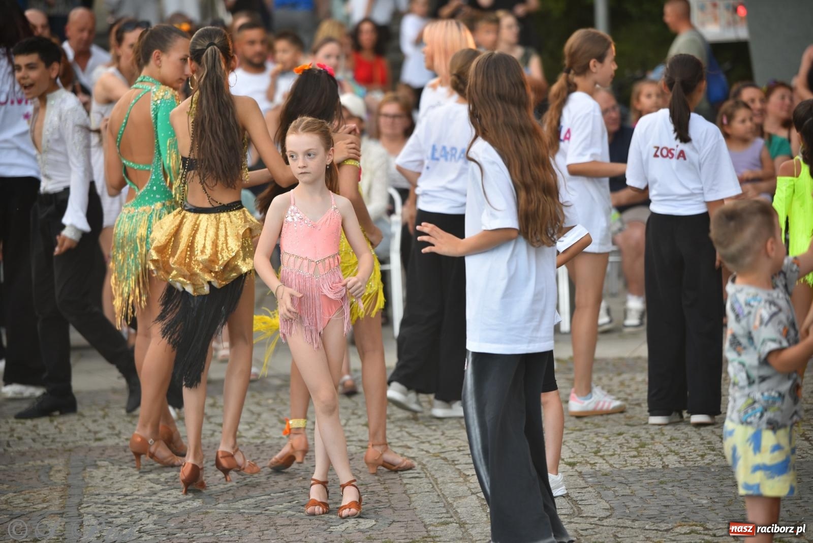Zdjęcie w galerii na portalu naszraciborz.pl: Magia tańca i wspólnej zabawy. Tancerze z Polski i Czech podsumowali obóz pokazem i potańcówką w parku im. Miasta Roth wiadomości z regionu