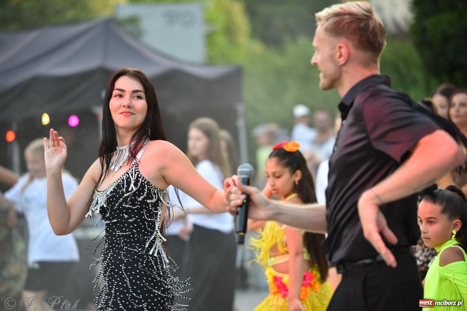 Zdjęcie w galerii na portalu naszraciborz.pl: Magia tańca i wspólnej zabawy. Tancerze z Polski i Czech podsumowali obóz pokazem i potańcówką w parku im. Miasta Roth wiadomości z regionu