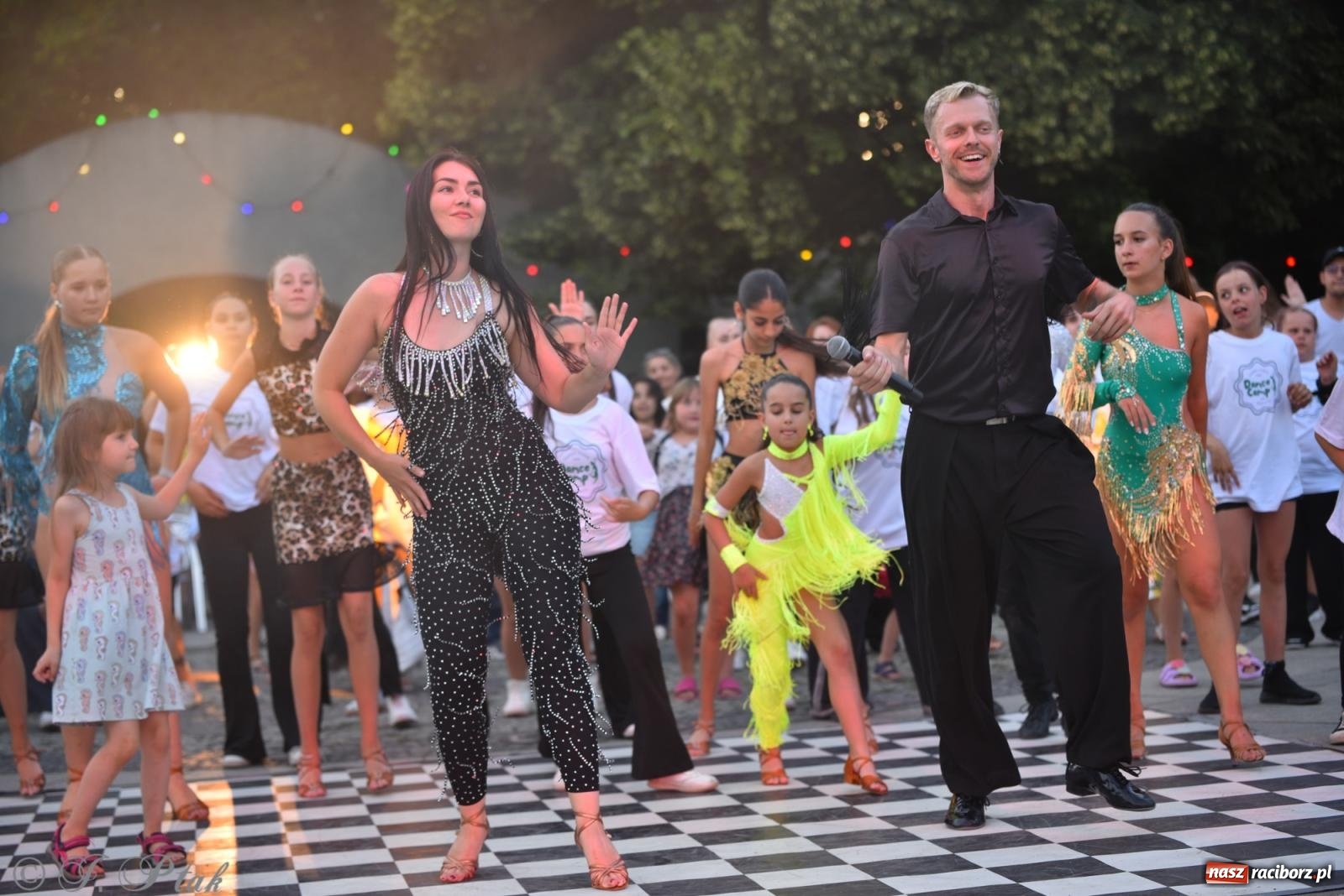 Zdjęcie w galerii na portalu naszraciborz.pl: Magia tańca i wspólnej zabawy. Tancerze z Polski i Czech podsumowali obóz pokazem i potańcówką w parku im. Miasta Roth wiadomości z regionu