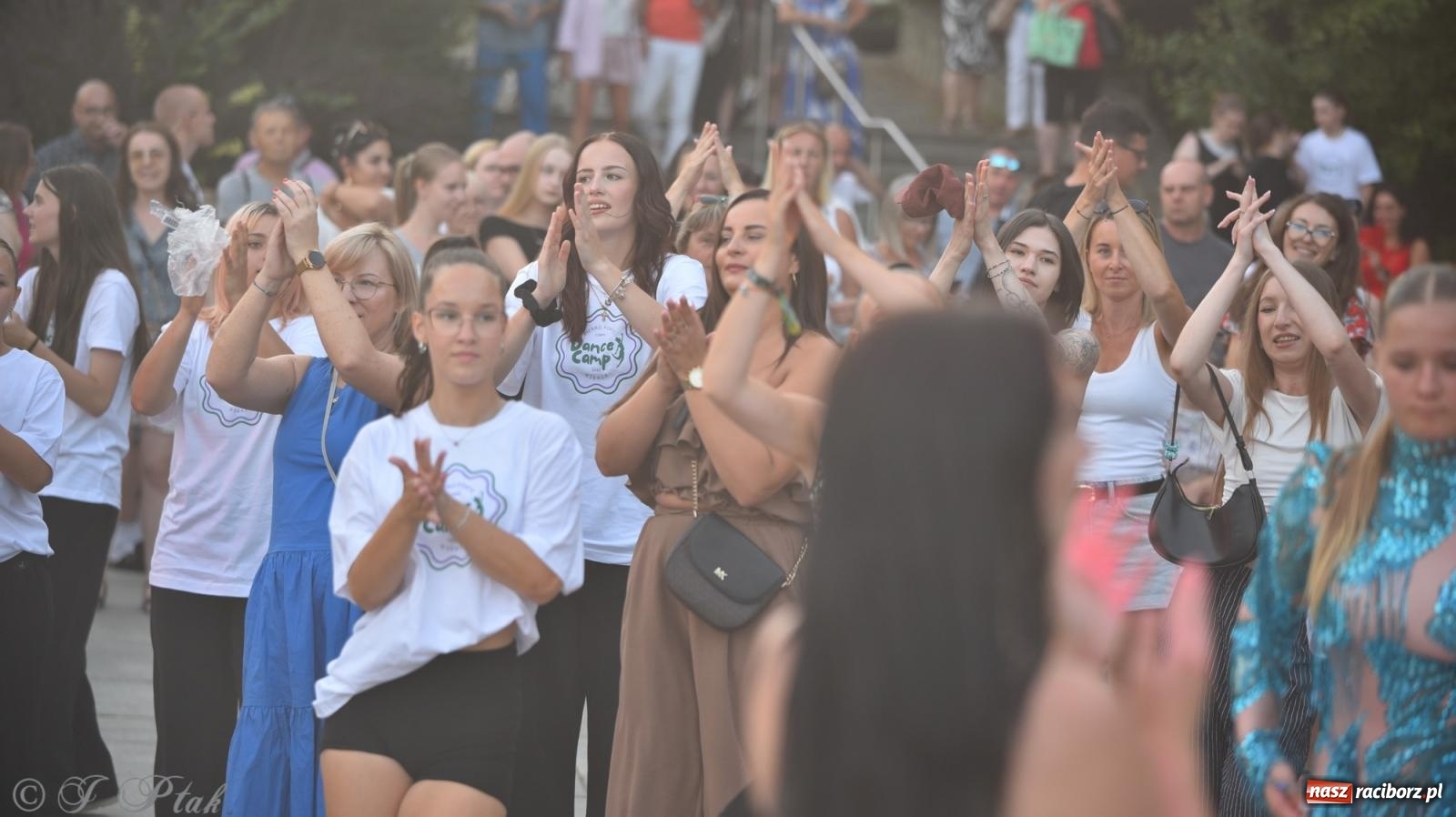 Zdjęcie w galerii na portalu naszraciborz.pl: Magia tańca i wspólnej zabawy. Tancerze z Polski i Czech podsumowali obóz pokazem i potańcówką w parku im. Miasta Roth wiadomości z regionu