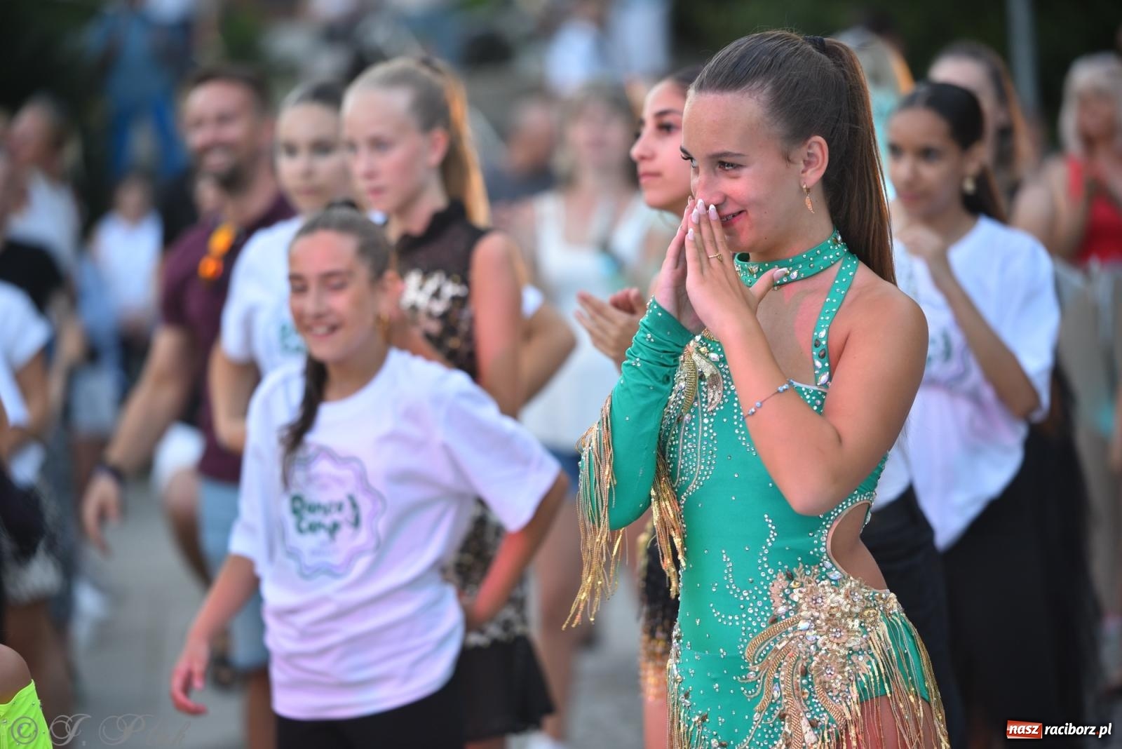 Zdjęcie w galerii na portalu naszraciborz.pl: Magia tańca i wspólnej zabawy. Tancerze z Polski i Czech podsumowali obóz pokazem i potańcówką w parku im. Miasta Roth wiadomości z regionu