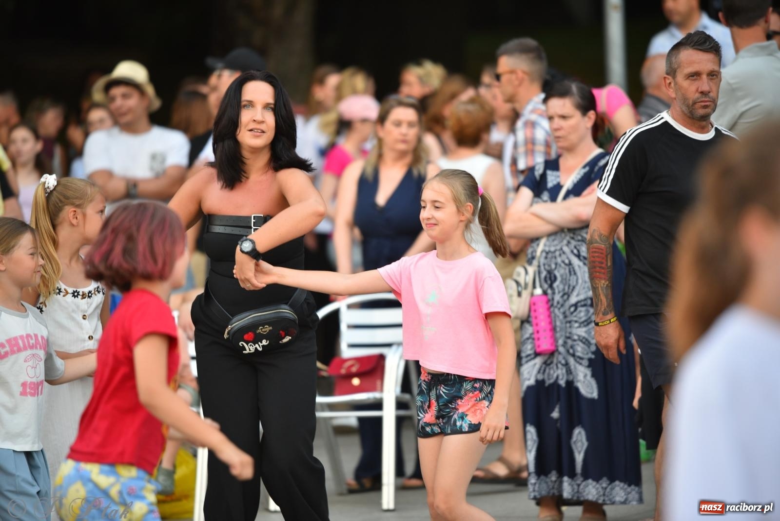 Zdjęcie w galerii na portalu naszraciborz.pl: Magia tańca i wspólnej zabawy. Tancerze z Polski i Czech podsumowali obóz pokazem i potańcówką w parku im. Miasta Roth wiadomości z regionu
