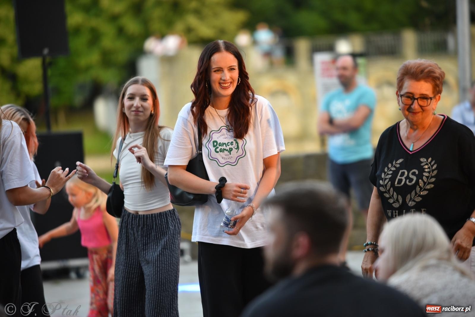 Zdjęcie w galerii na portalu naszraciborz.pl: Magia tańca i wspólnej zabawy. Tancerze z Polski i Czech podsumowali obóz pokazem i potańcówką w parku im. Miasta Roth wiadomości z regionu