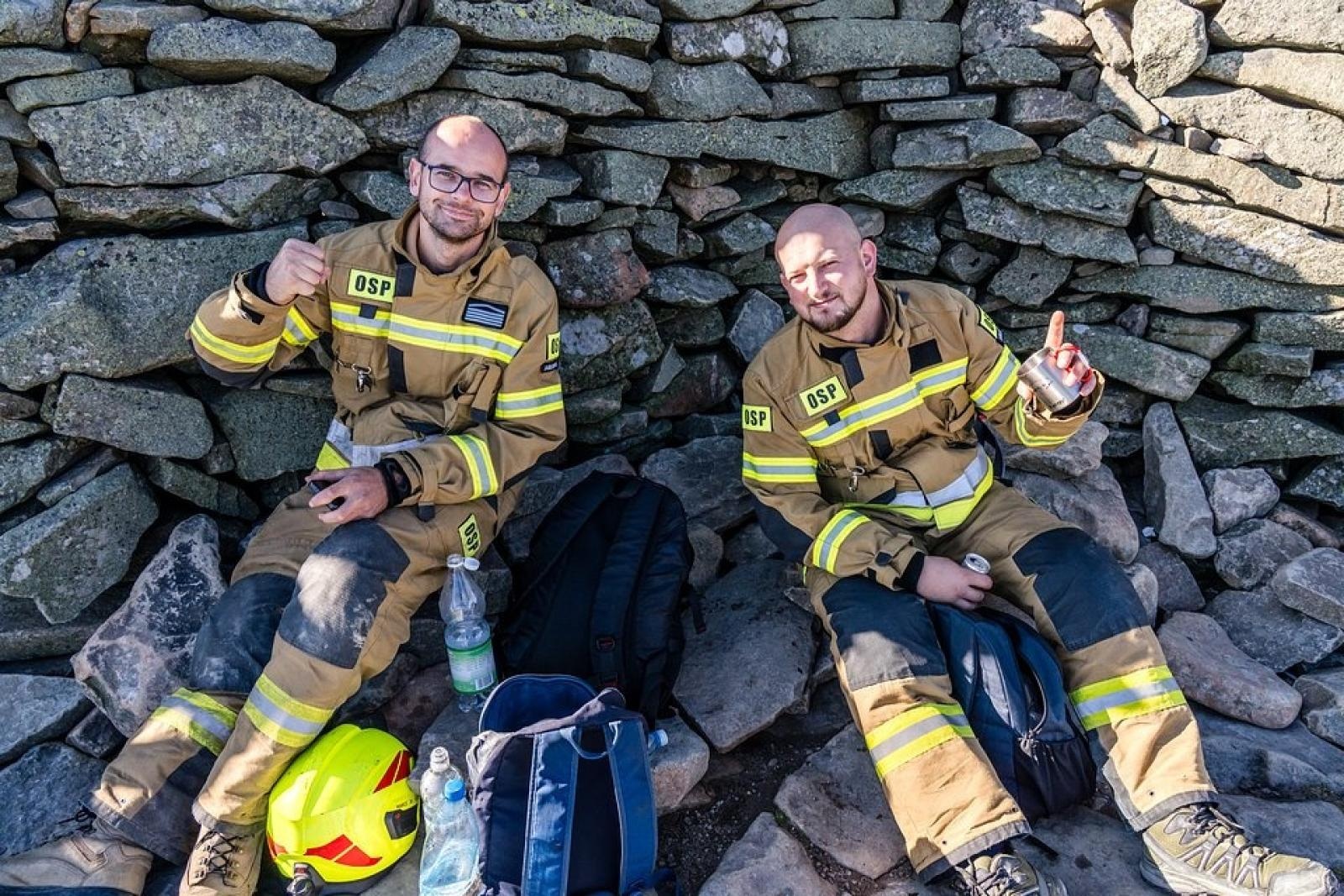 Zdjęcie w galerii na portalu naszraciborz.pl: Piąta górska wyprawa strażaków zakończona sukcesem. Ze szczytu Babiej Góry wybrzmiał apel - zostań potencjalnym dawcą szpiku! wiadomości z regionu