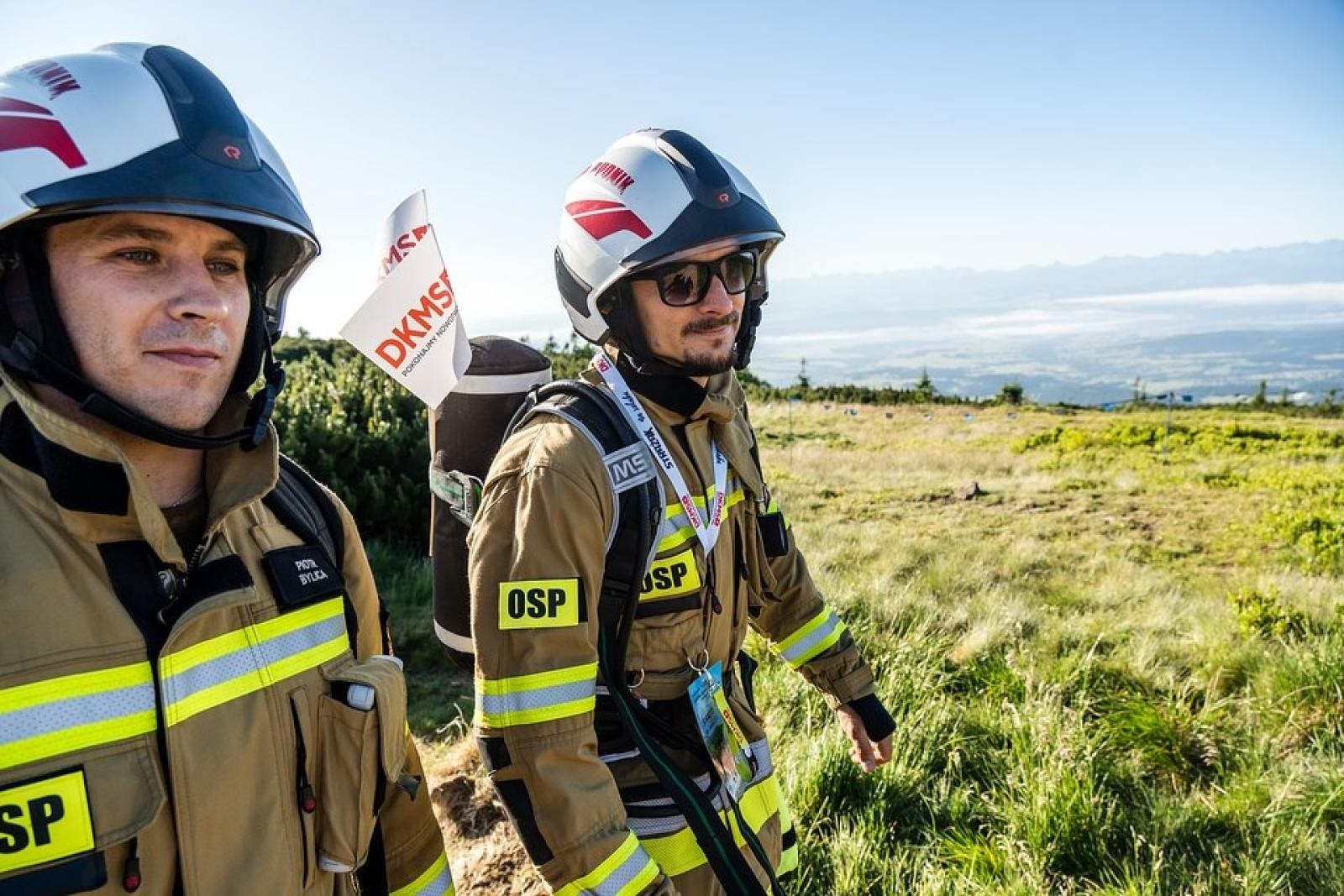 Zdjęcie w galerii na portalu naszraciborz.pl: Piąta górska wyprawa strażaków zakończona sukcesem. Ze szczytu Babiej Góry wybrzmiał apel - zostań potencjalnym dawcą szpiku! wiadomości z regionu