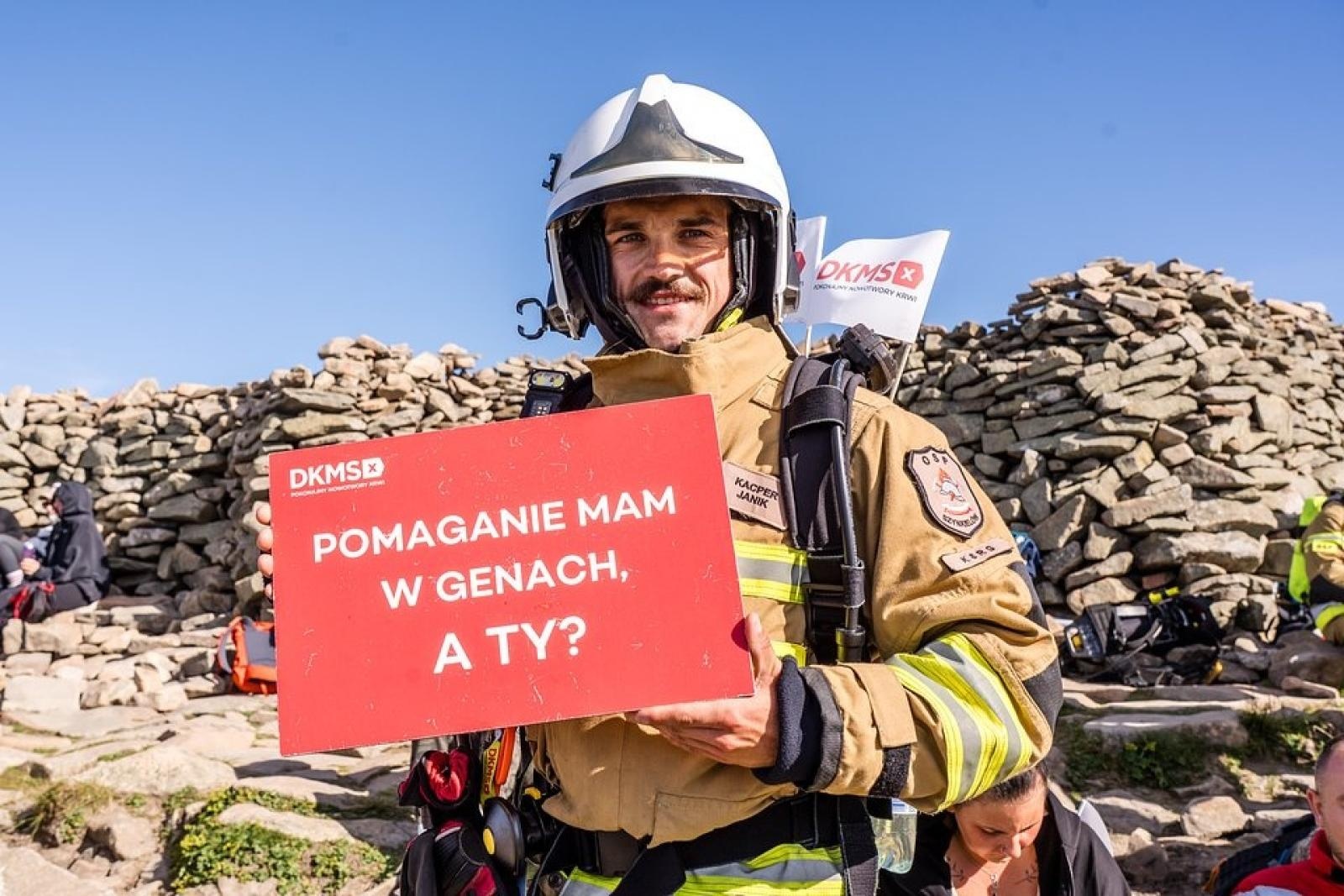 Zdjęcie w galerii na portalu naszraciborz.pl: Piąta górska wyprawa strażaków zakończona sukcesem. Ze szczytu Babiej Góry wybrzmiał apel - zostań potencjalnym dawcą szpiku! wiadomości z regionu