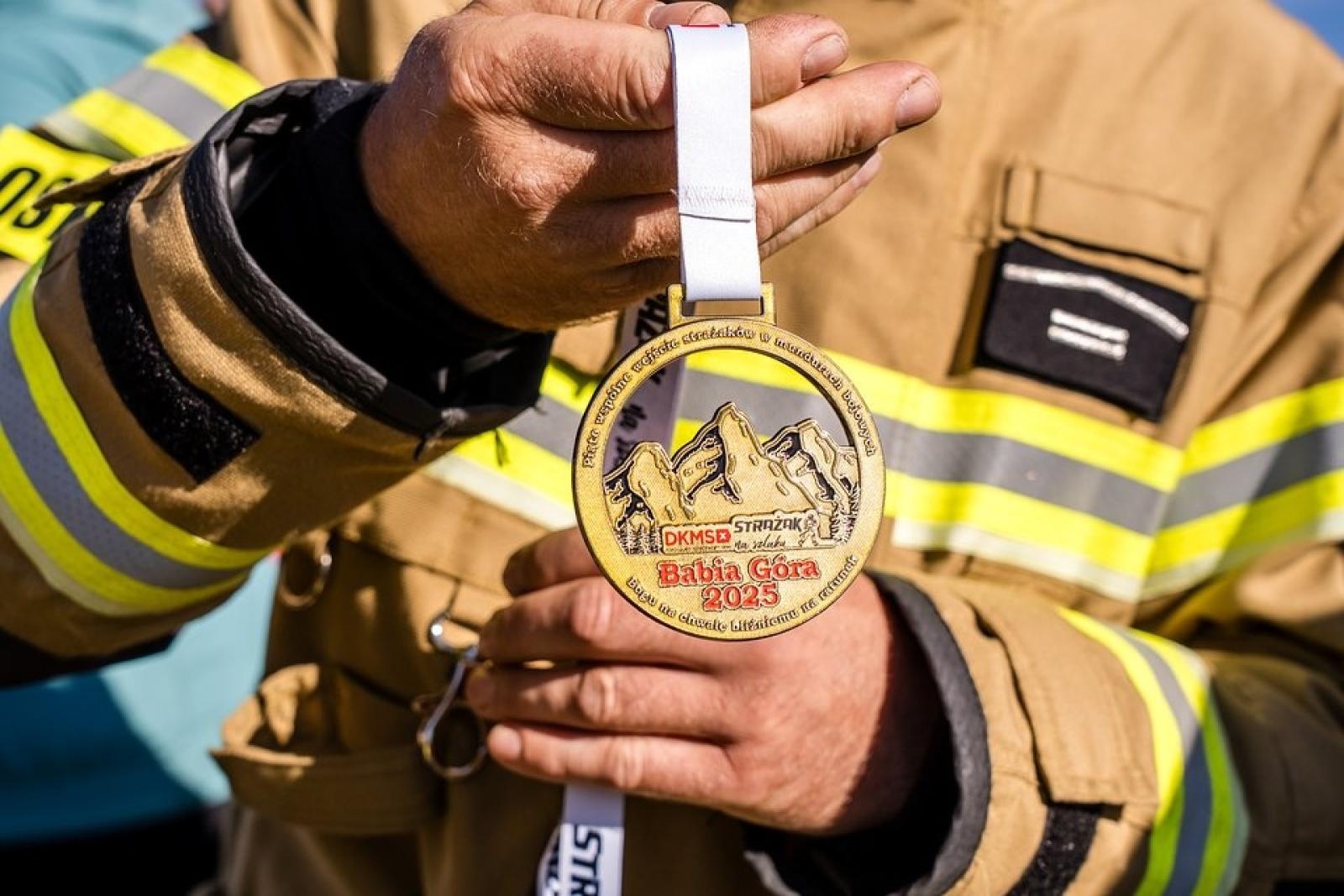 Zdjęcie w galerii na portalu naszraciborz.pl: Piąta górska wyprawa strażaków zakończona sukcesem. Ze szczytu Babiej Góry wybrzmiał apel - zostań potencjalnym dawcą szpiku! wiadomości z regionu