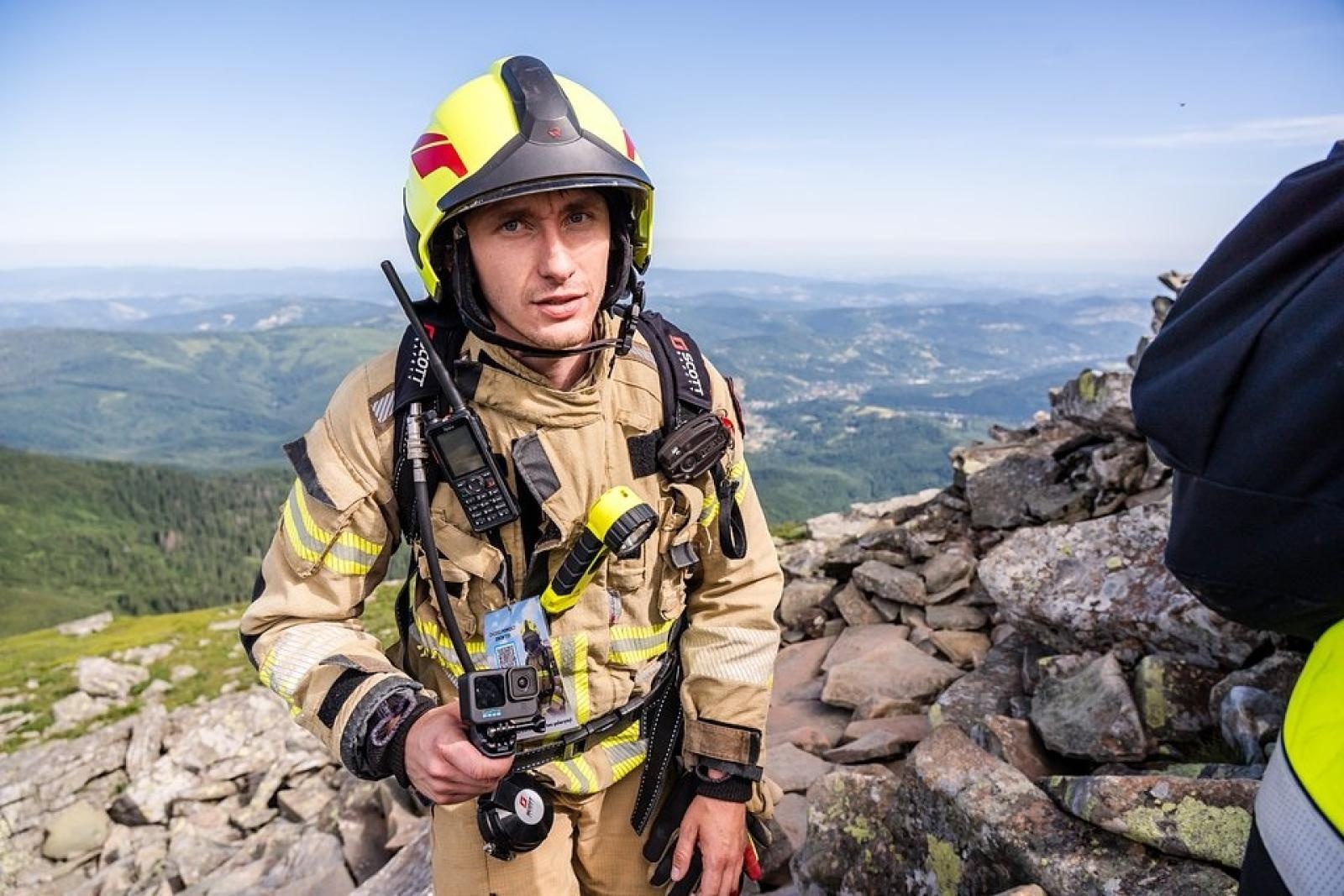 Zdjęcie w galerii na portalu naszraciborz.pl: Piąta górska wyprawa strażaków zakończona sukcesem. Ze szczytu Babiej Góry wybrzmiał apel - zostań potencjalnym dawcą szpiku! wiadomości z regionu