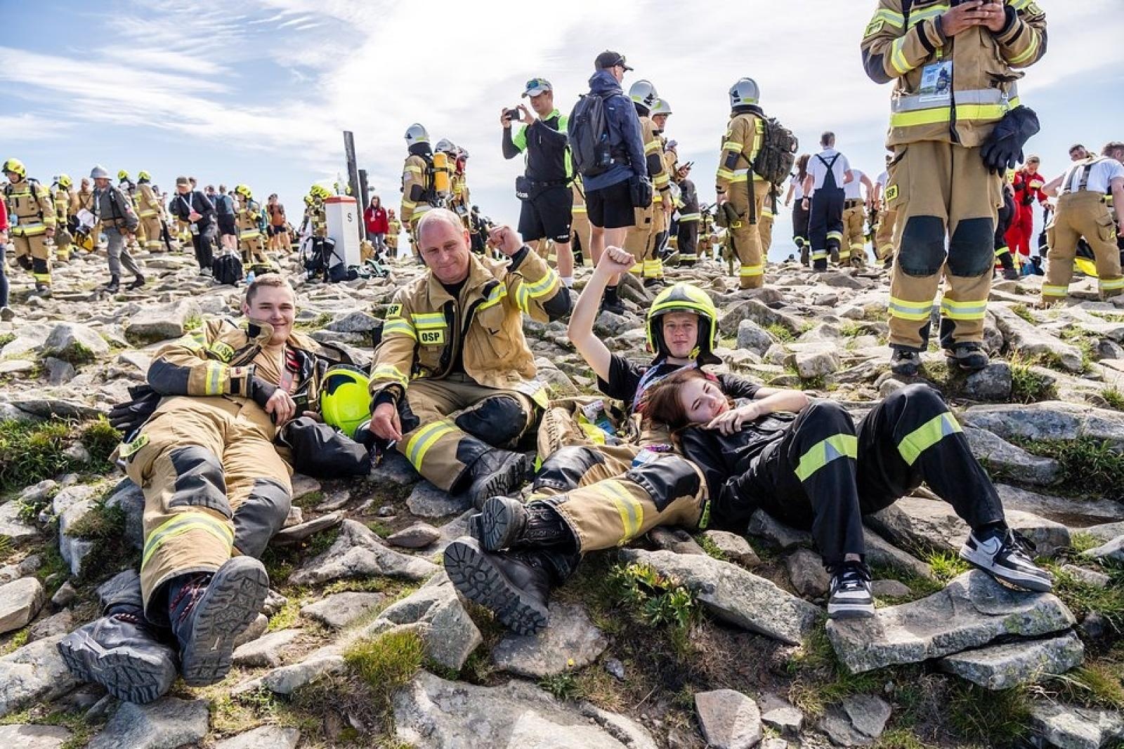 Zdjęcie w galerii na portalu naszraciborz.pl: Piąta górska wyprawa strażaków zakończona sukcesem. Ze szczytu Babiej Góry wybrzmiał apel - zostań potencjalnym dawcą szpiku! wiadomości z regionu