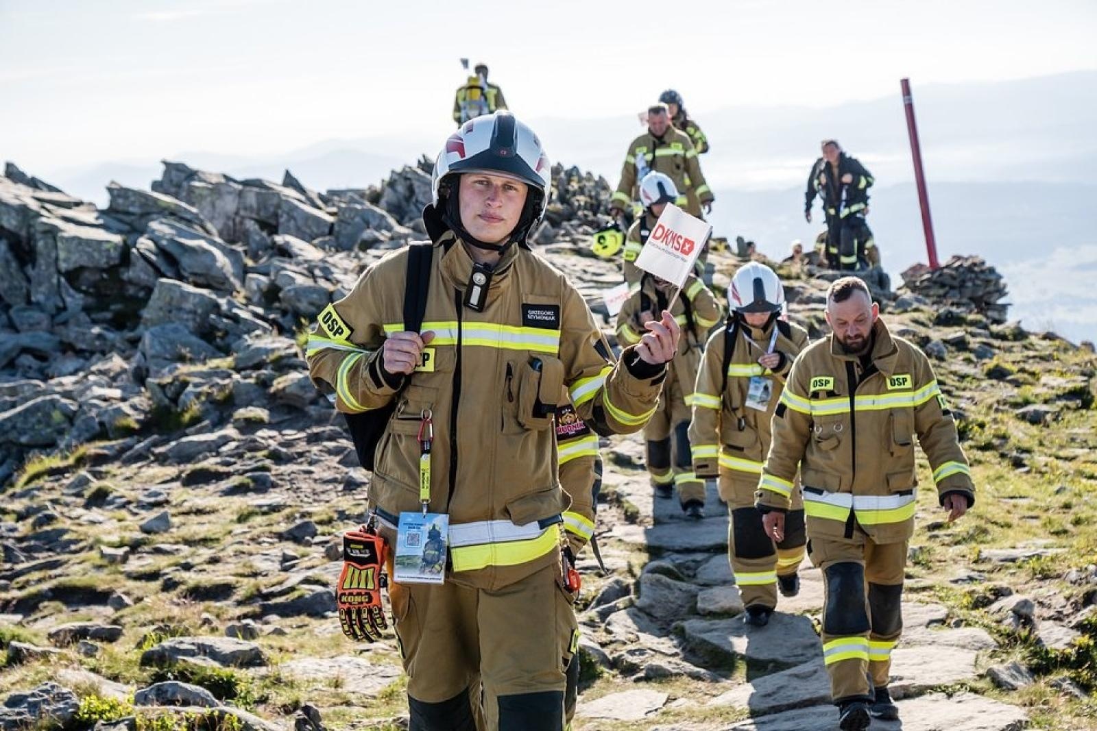 Zdjęcie w galerii na portalu naszraciborz.pl: Piąta górska wyprawa strażaków zakończona sukcesem. Ze szczytu Babiej Góry wybrzmiał apel - zostań potencjalnym dawcą szpiku! wiadomości z regionu