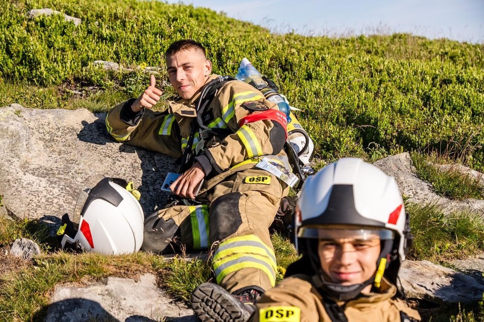 Zdjęcie w galerii na portalu naszraciborz.pl: Piąta górska wyprawa strażaków zakończona sukcesem. Ze szczytu Babiej Góry wybrzmiał apel - zostań potencjalnym dawcą szpiku! wiadomości z regionu