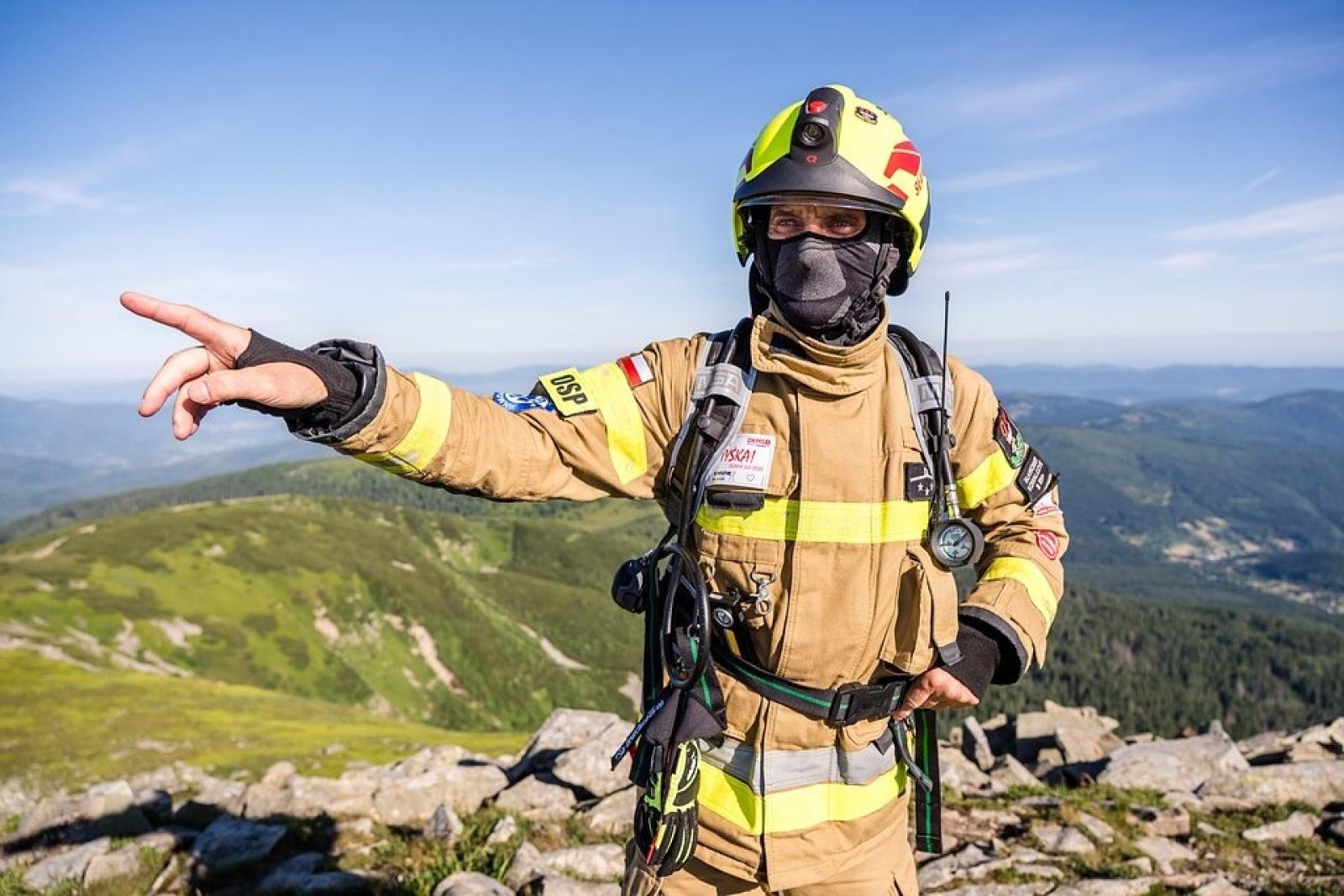 Zdjęcie w galerii na portalu naszraciborz.pl: Piąta górska wyprawa strażaków zakończona sukcesem. Ze szczytu Babiej Góry wybrzmiał apel - zostań potencjalnym dawcą szpiku! wiadomości z regionu