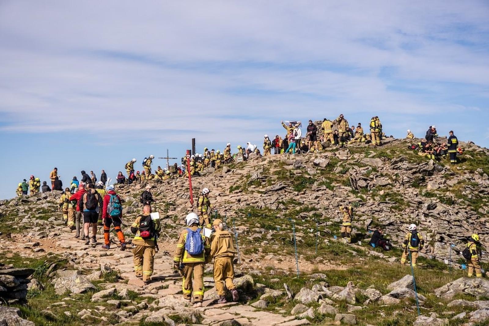 Zdjęcie w galerii na portalu naszraciborz.pl: Piąta górska wyprawa strażaków zakończona sukcesem. Ze szczytu Babiej Góry wybrzmiał apel - zostań potencjalnym dawcą szpiku! wiadomości z regionu
