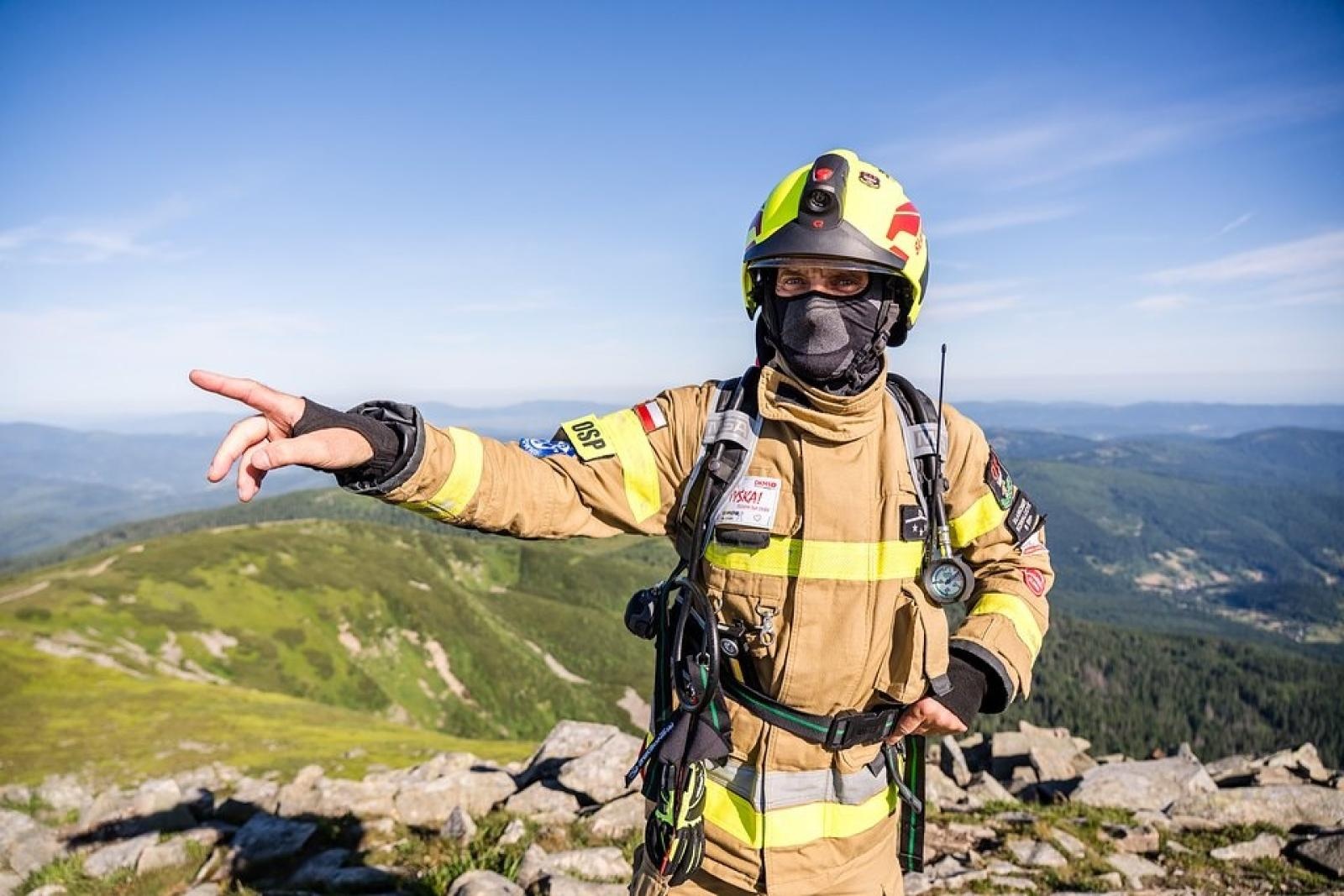 Zdjęcie w galerii na portalu naszraciborz.pl: Piąta górska wyprawa strażaków zakończona sukcesem. Ze szczytu Babiej Góry wybrzmiał apel - zostań potencjalnym dawcą szpiku! wiadomości z regionu