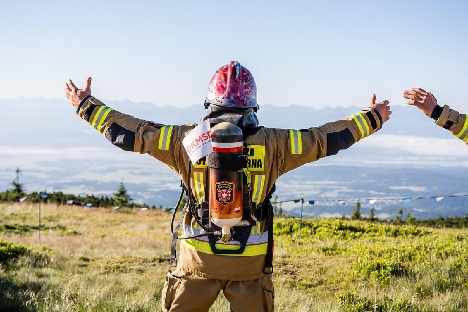 Zdjęcie w galerii na portalu naszraciborz.pl: Piąta górska wyprawa strażaków zakończona sukcesem. Ze szczytu Babiej Góry wybrzmiał apel - zostań potencjalnym dawcą szpiku! wiadomości z regionu