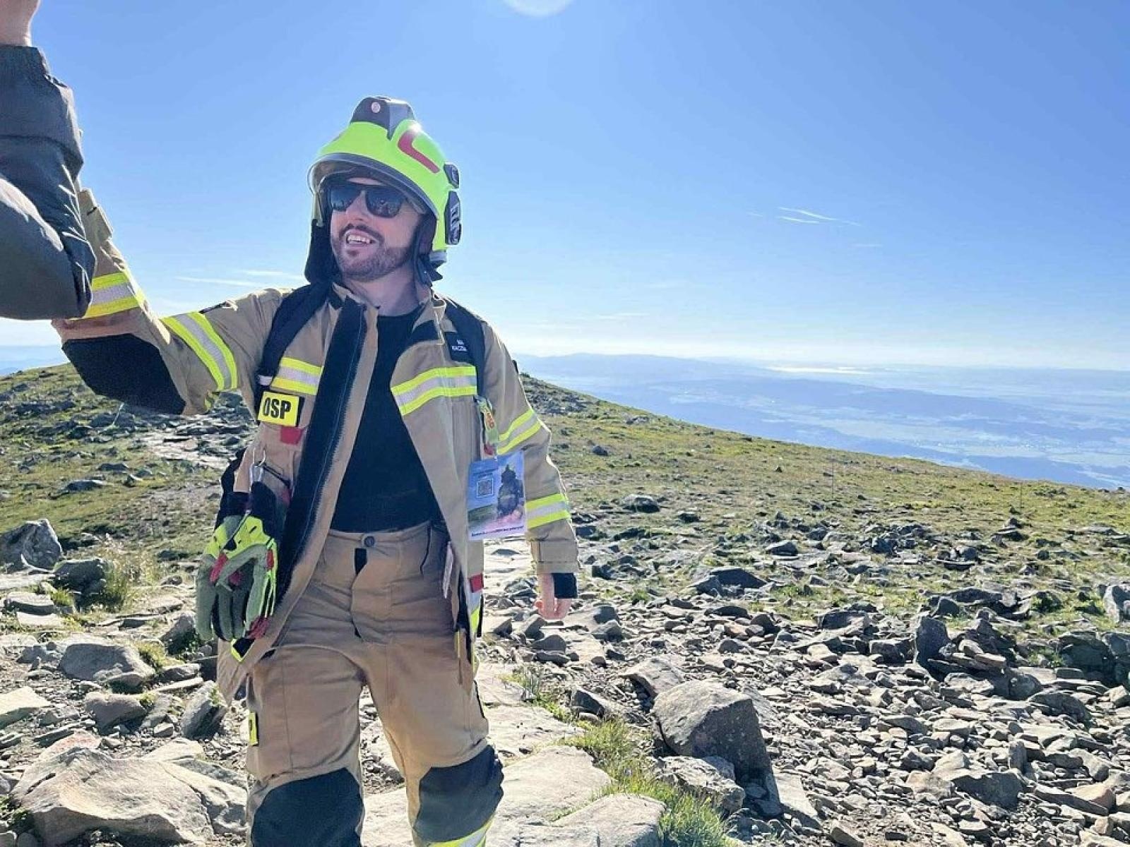 Zdjęcie w galerii na portalu naszraciborz.pl: Piąta górska wyprawa strażaków zakończona sukcesem. Ze szczytu Babiej Góry wybrzmiał apel - zostań potencjalnym dawcą szpiku! wiadomości z regionu