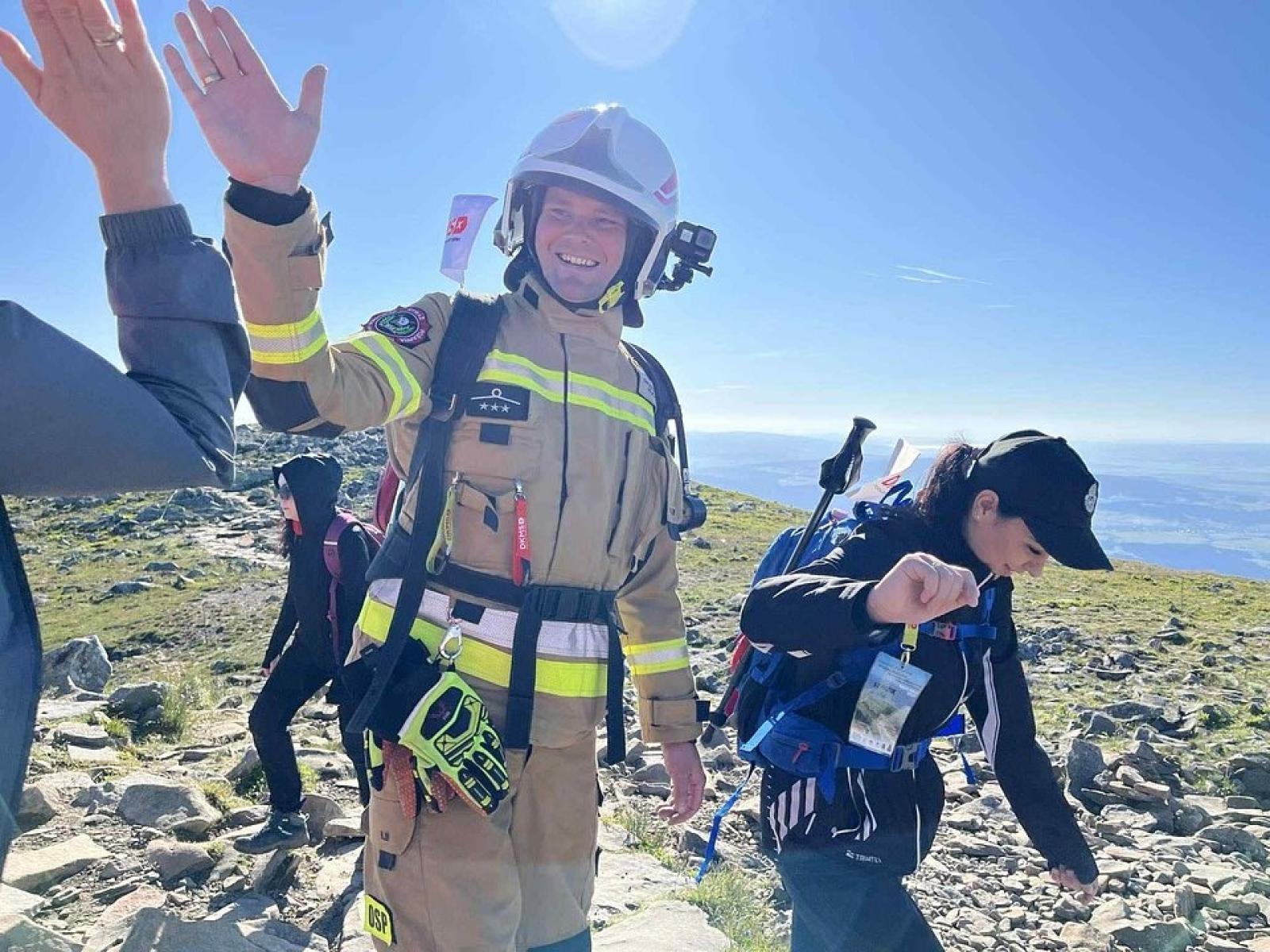 Zdjęcie w galerii na portalu naszraciborz.pl: Piąta górska wyprawa strażaków zakończona sukcesem. Ze szczytu Babiej Góry wybrzmiał apel - zostań potencjalnym dawcą szpiku! wiadomości z regionu