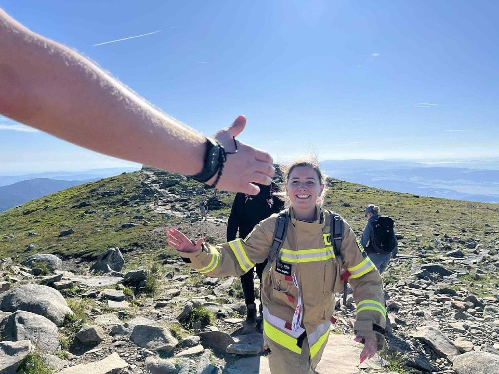 Zdjęcie w galerii na portalu naszraciborz.pl: Piąta górska wyprawa strażaków zakończona sukcesem. Ze szczytu Babiej Góry wybrzmiał apel - zostań potencjalnym dawcą szpiku! wiadomości z regionu