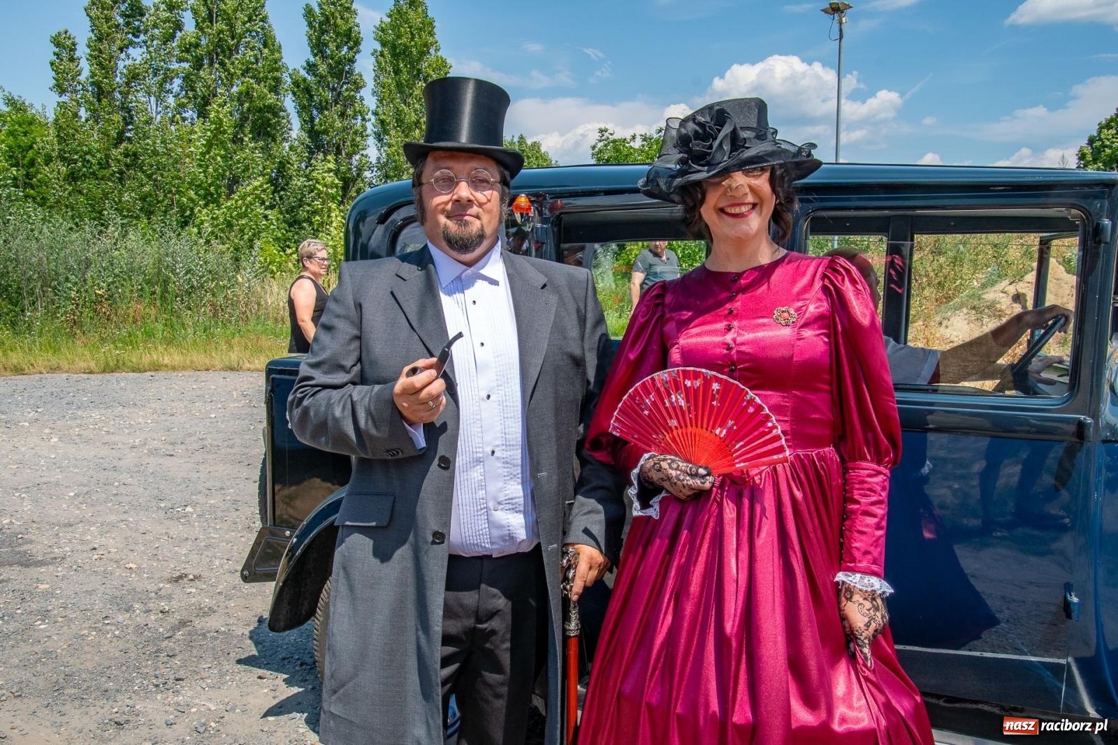 Zdjęcie w galerii na portalu naszraciborz.pl: Historyczne pojazdy w historycznym miejscu. Zlot Pojazdów Zabytkowych w Sławikowie [FOTO i WIDEO] wiadomości z regionu
