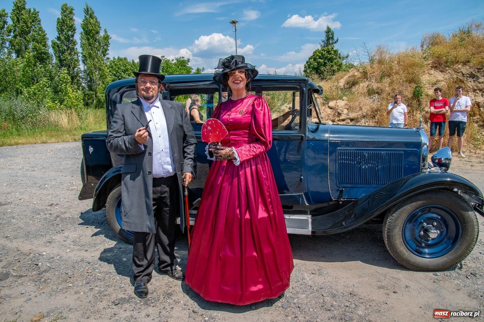 Zdjęcie w galerii na portalu naszraciborz.pl: Historyczne pojazdy w historycznym miejscu. Zlot Pojazdów Zabytkowych w Sławikowie [FOTO i WIDEO] wiadomości z regionu