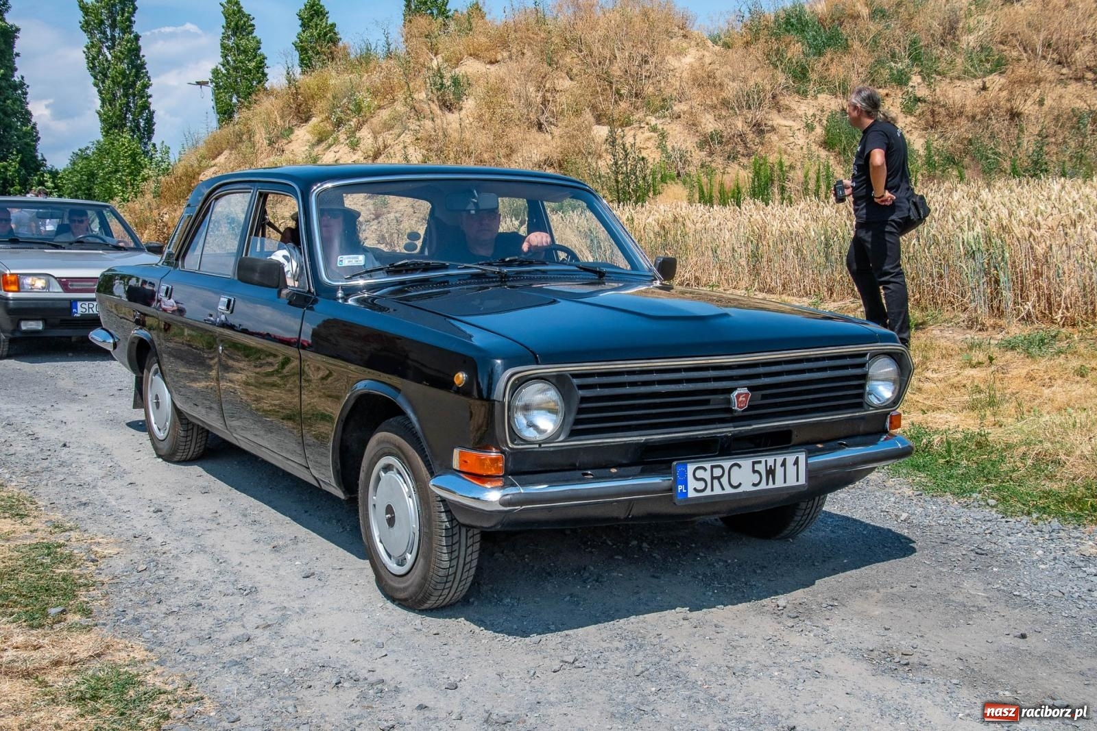 Zdjęcie w galerii na portalu naszraciborz.pl: Historyczne pojazdy w historycznym miejscu. Zlot Pojazdów Zabytkowych w Sławikowie [FOTO i WIDEO] wiadomości z regionu