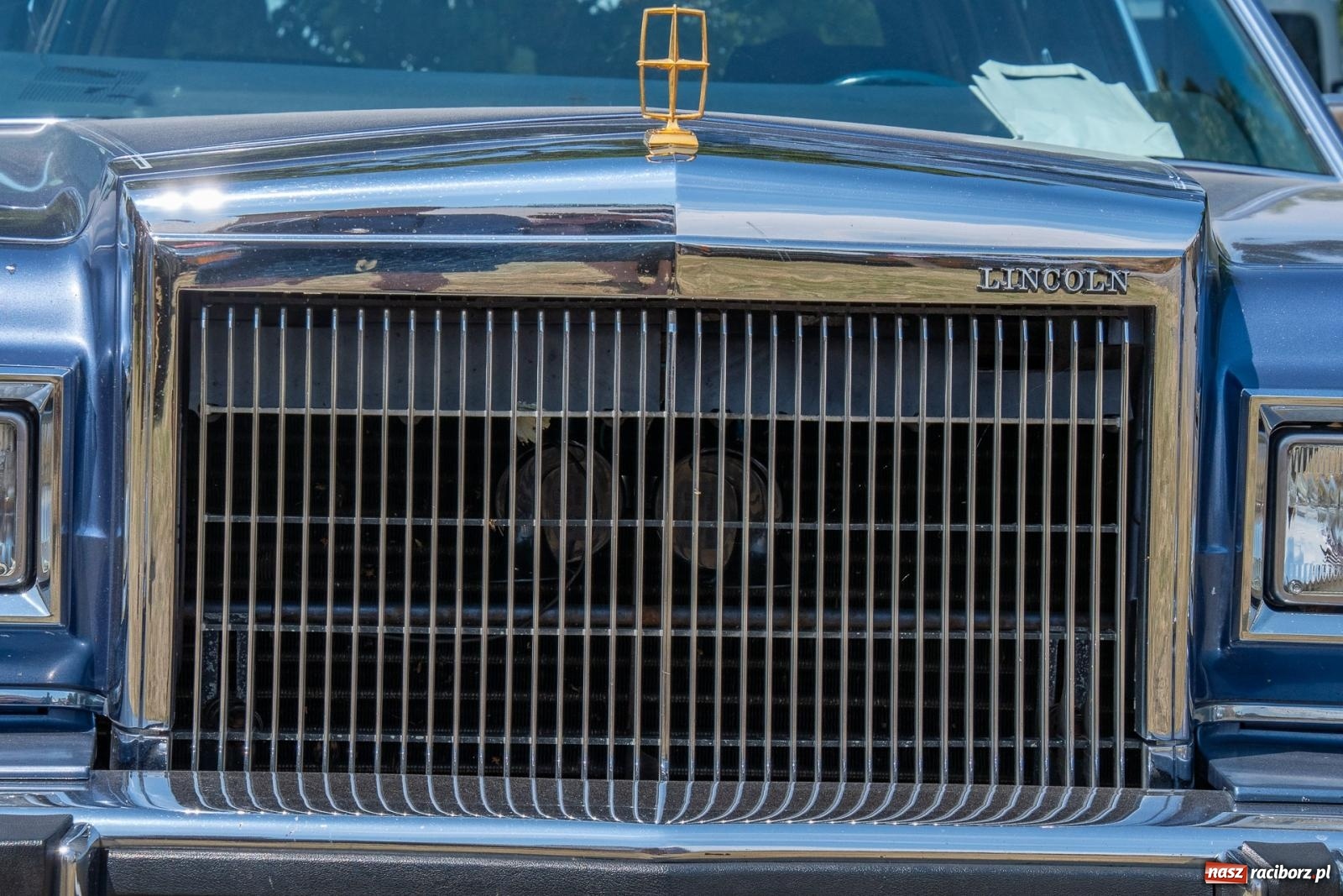 Zdjęcie w galerii na portalu naszraciborz.pl: Historyczne pojazdy w historycznym miejscu. Zlot Pojazdów Zabytkowych w Sławikowie [FOTO i WIDEO] wiadomości z regionu