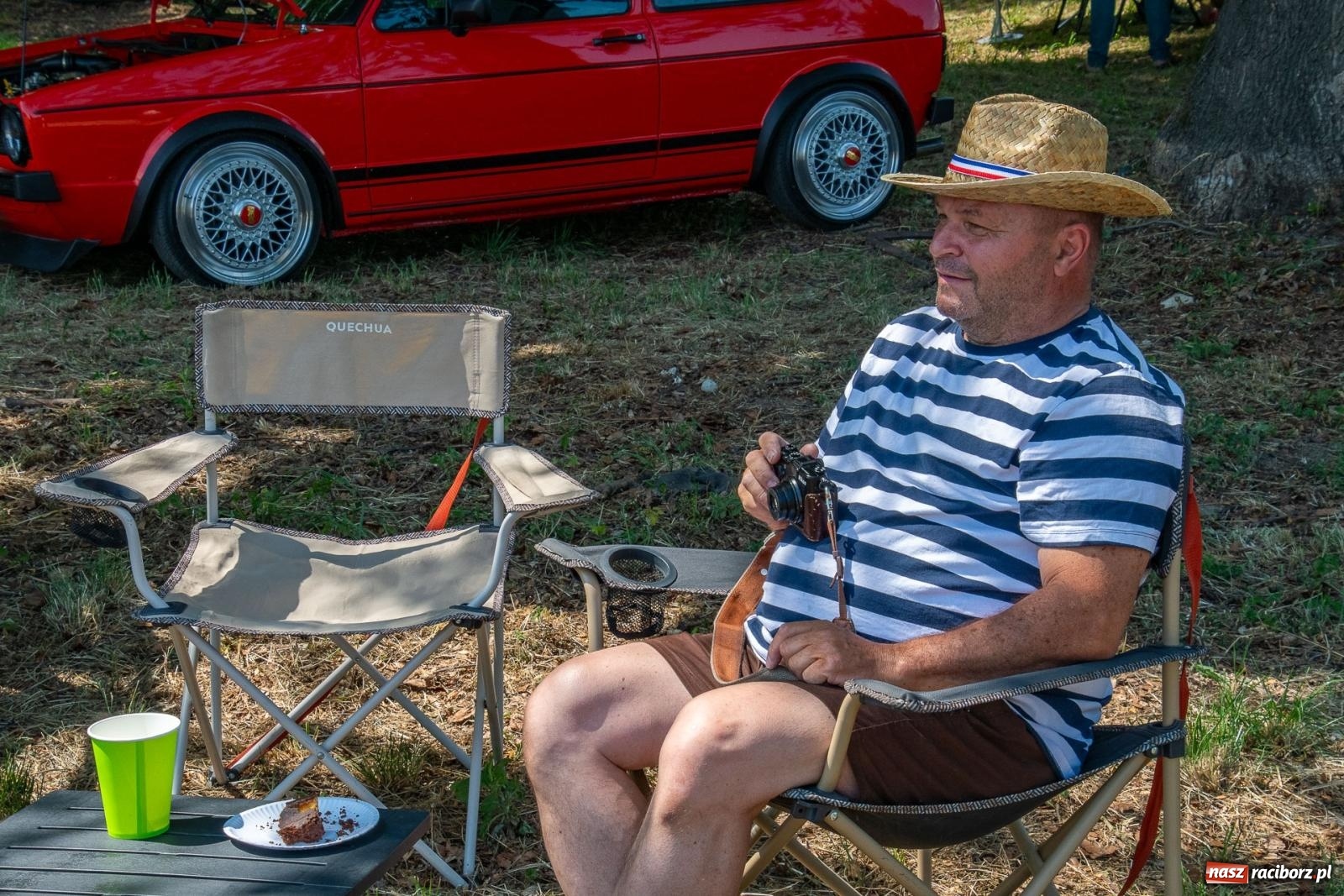Zdjęcie w galerii na portalu naszraciborz.pl: Historyczne pojazdy w historycznym miejscu. Zlot Pojazdów Zabytkowych w Sławikowie [FOTO i WIDEO] wiadomości z regionu