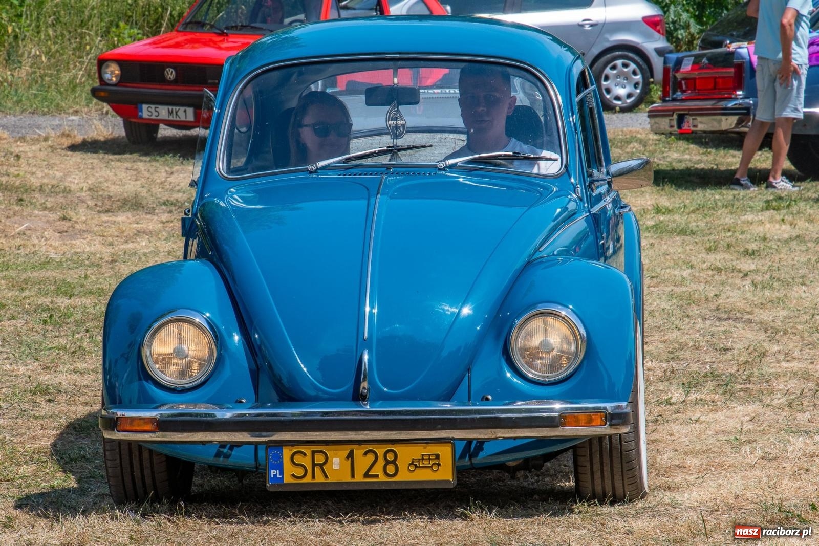 Zdjęcie w galerii na portalu naszraciborz.pl: Historyczne pojazdy w historycznym miejscu. Zlot Pojazdów Zabytkowych w Sławikowie [FOTO i WIDEO] wiadomości z regionu