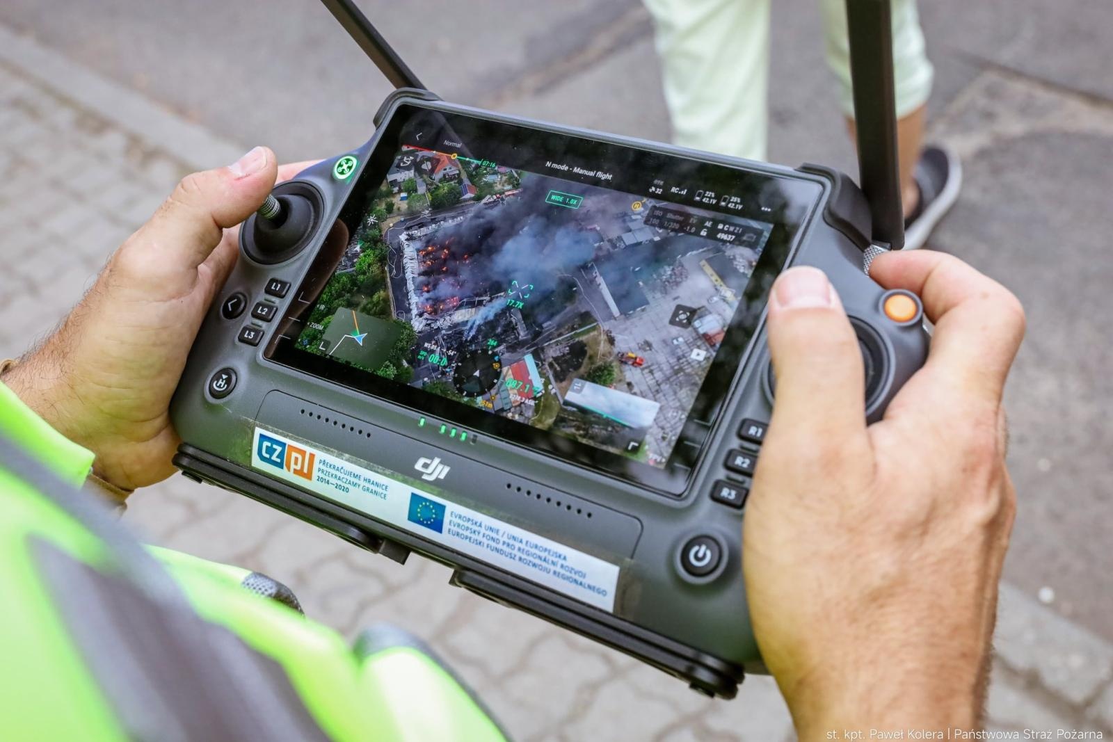 Zdjęcie w galerii na portalu naszraciborz.pl: Groźny pożar hal magazynowych w Kędzierzynie-Koźlu. Trwa dogaszanie pogorzeliska wiadomości z regionu