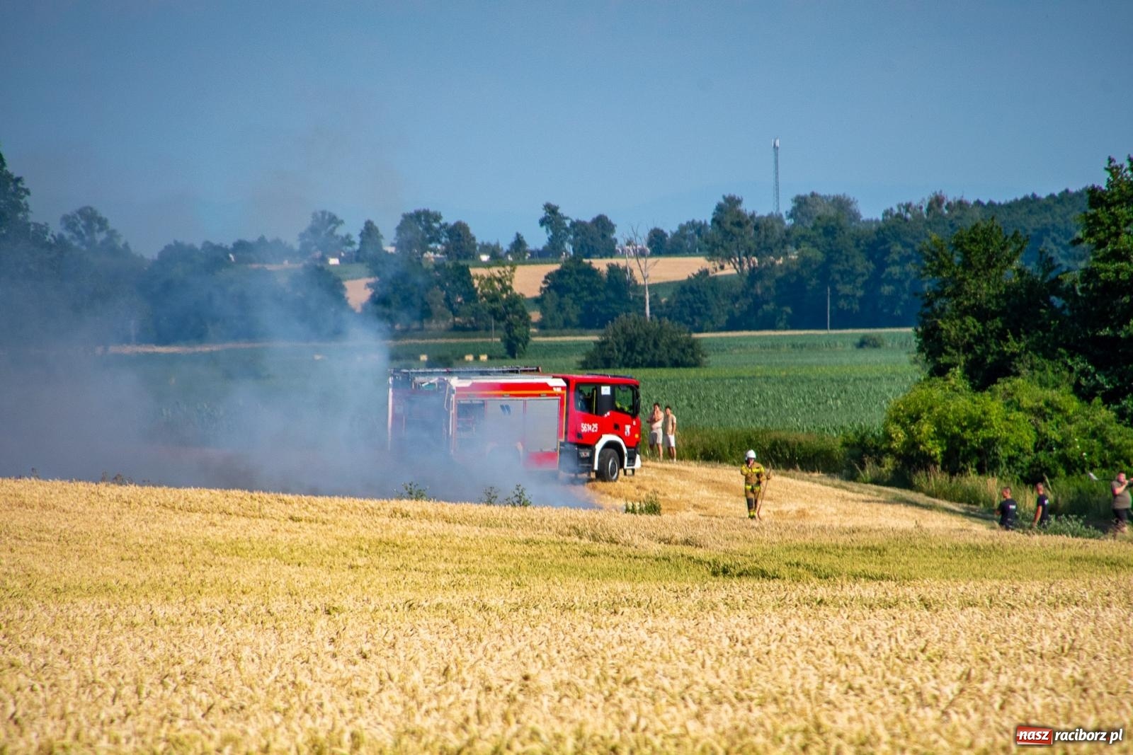 Zdjęcie w galerii na portalu naszraciborz.pl: Niebezpieczna niedziela w powiecie raciborskim – pożar zboża, tlenek węgla i skutki silnego wiatru wiadomości z regionu