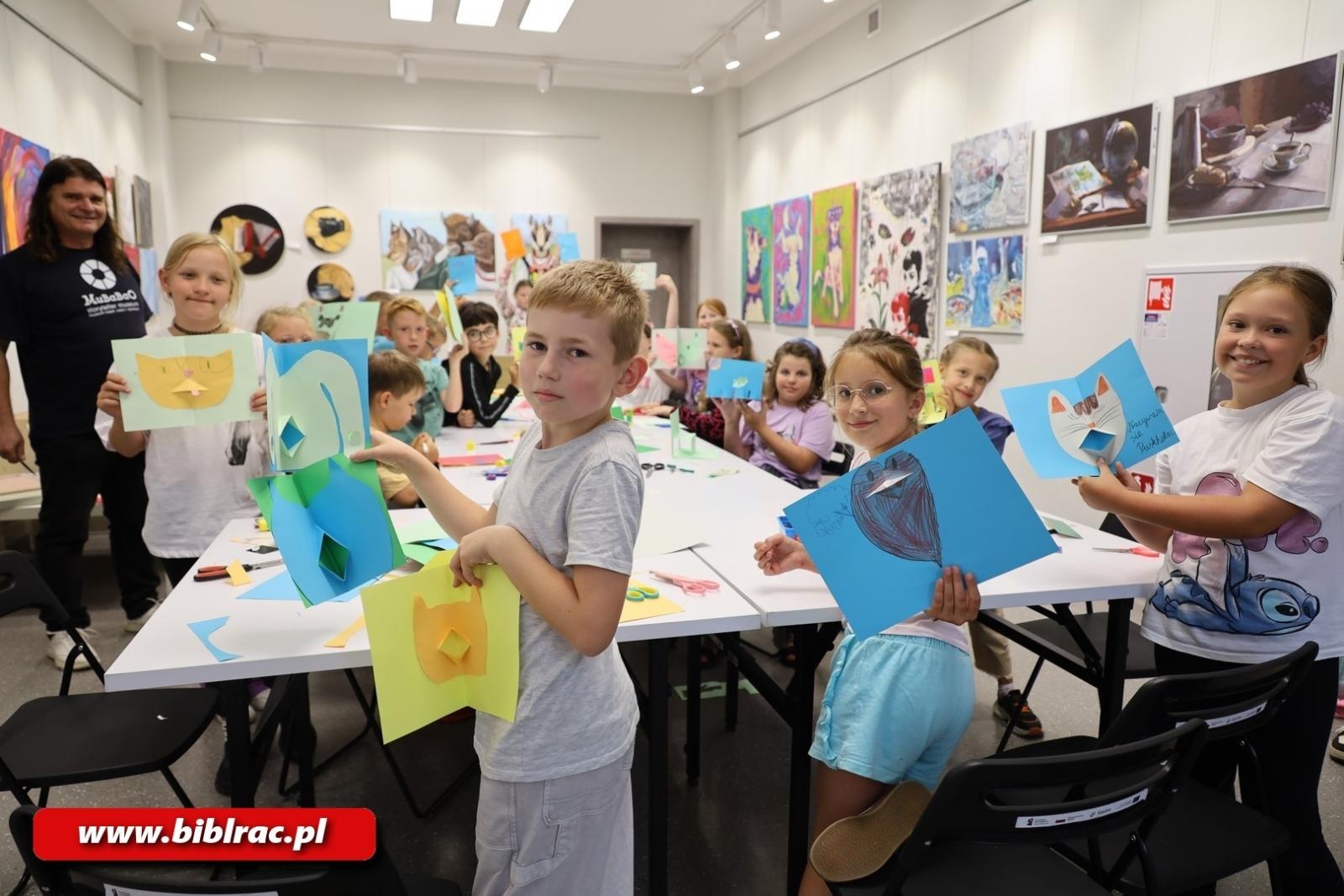 Zdjęcie w galerii na portalu naszraciborz.pl: Ogranicza nas tylko wyobraźnia! Muzeum Bajek, Baśni i Opowieści z wizytą w Raciborzu wiadomości z regionu