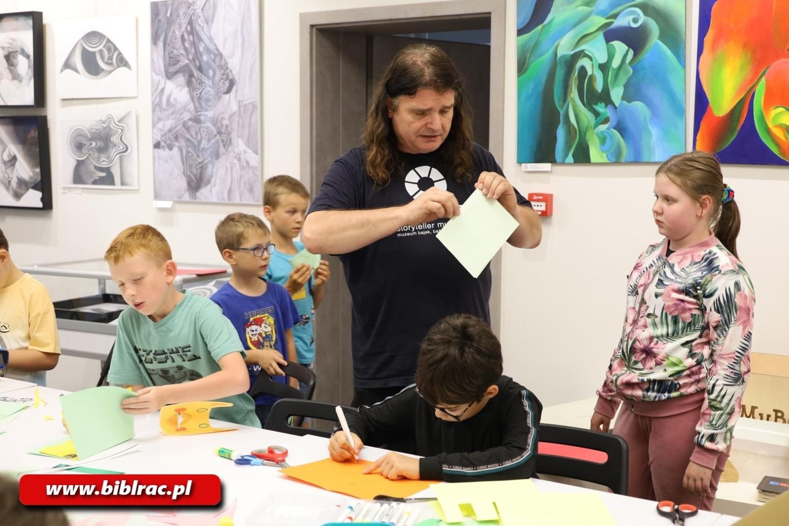 Zdjęcie w galerii na portalu naszraciborz.pl: Ogranicza nas tylko wyobraźnia! Muzeum Bajek, Baśni i Opowieści z wizytą w Raciborzu wiadomości z regionu