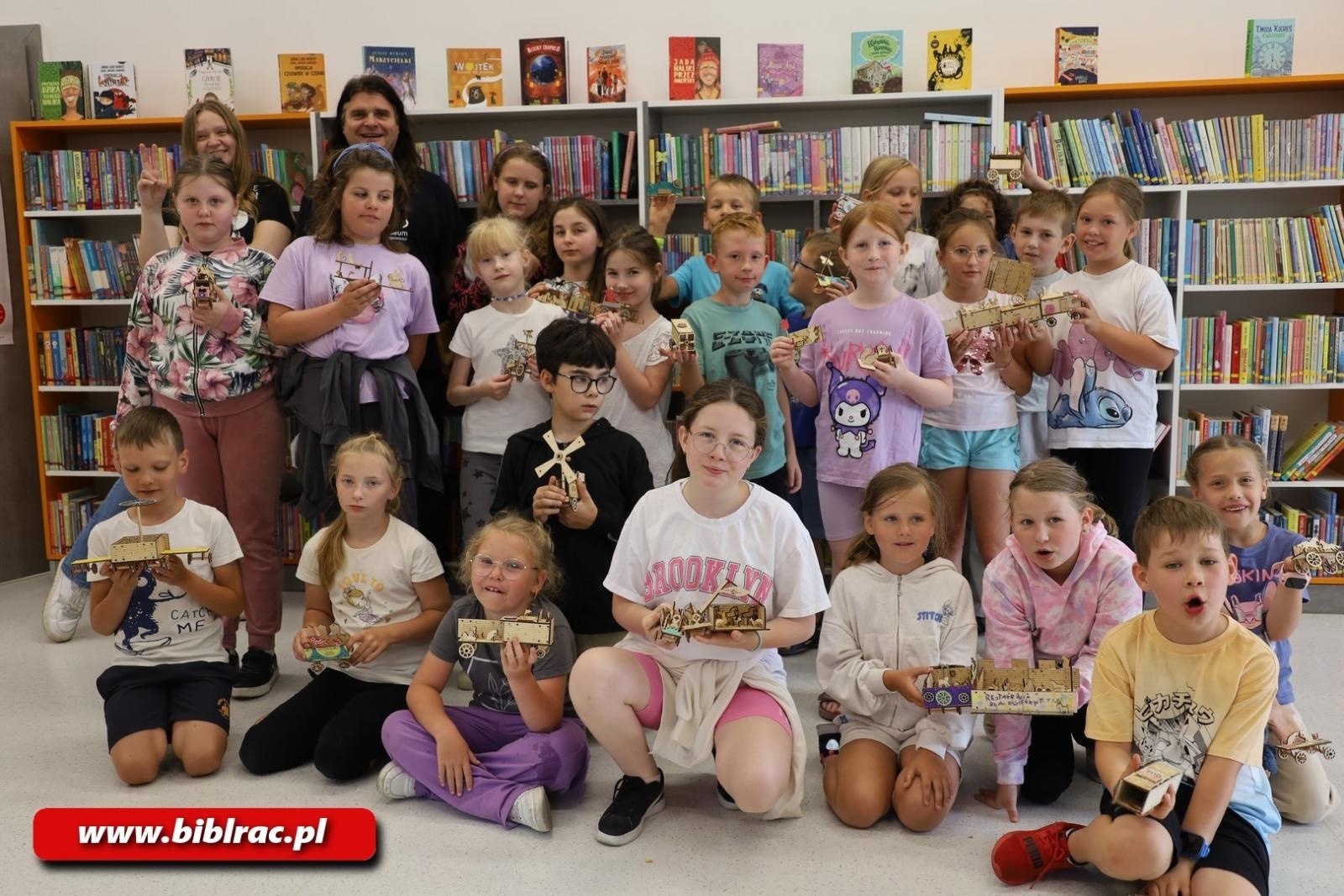 Zdjęcie w galerii na portalu naszraciborz.pl: Ogranicza nas tylko wyobraźnia! Muzeum Bajek, Baśni i Opowieści z wizytą w Raciborzu wiadomości z regionu