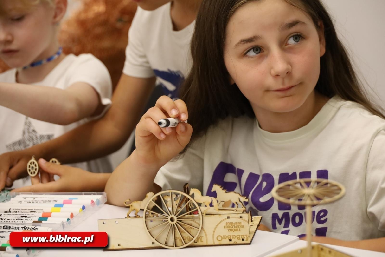 Zdjęcie w galerii na portalu naszraciborz.pl: Ogranicza nas tylko wyobraźnia! Muzeum Bajek, Baśni i Opowieści z wizytą w Raciborzu wiadomości z regionu