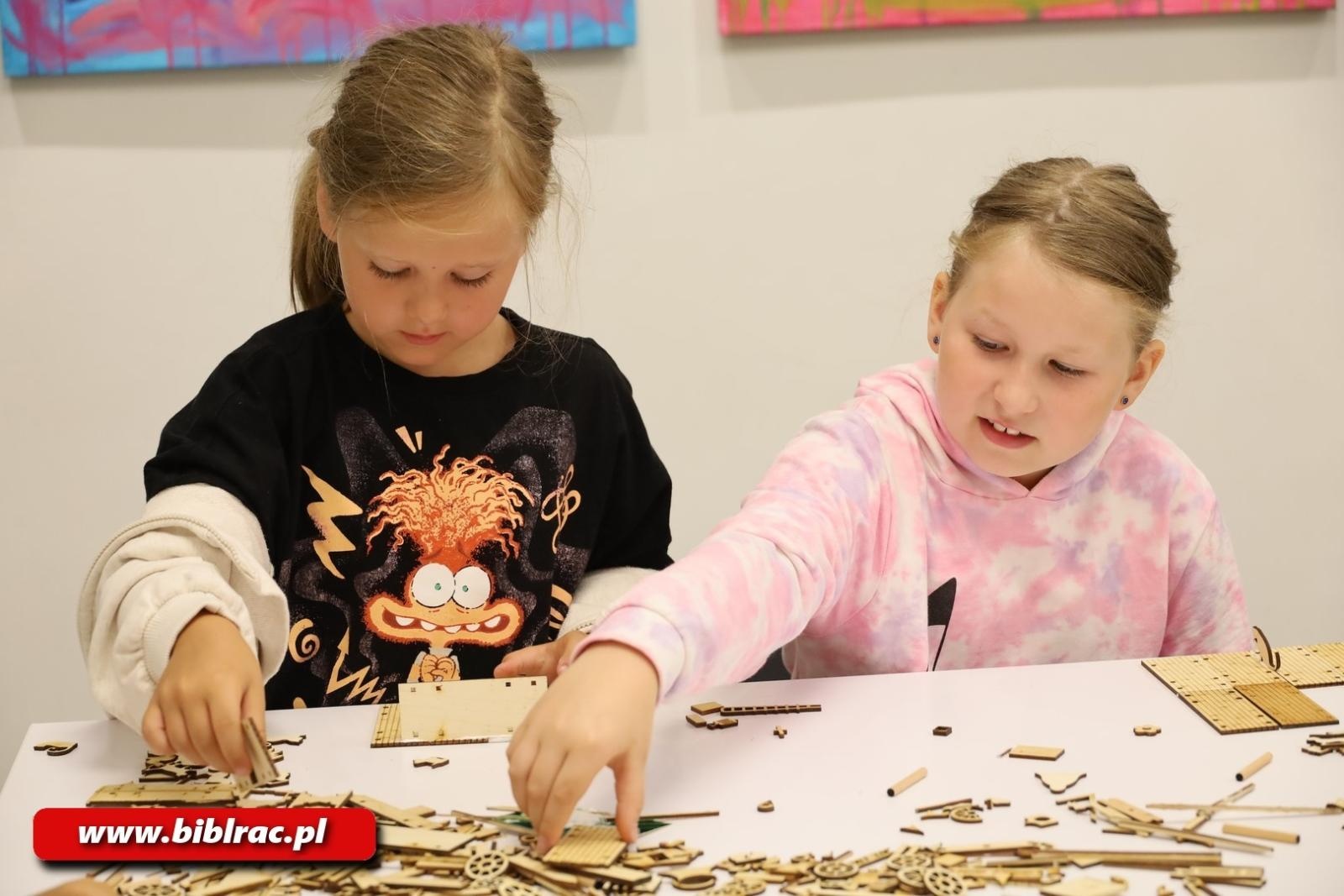 Zdjęcie w galerii na portalu naszraciborz.pl: Ogranicza nas tylko wyobraźnia! Muzeum Bajek, Baśni i Opowieści z wizytą w Raciborzu wiadomości z regionu