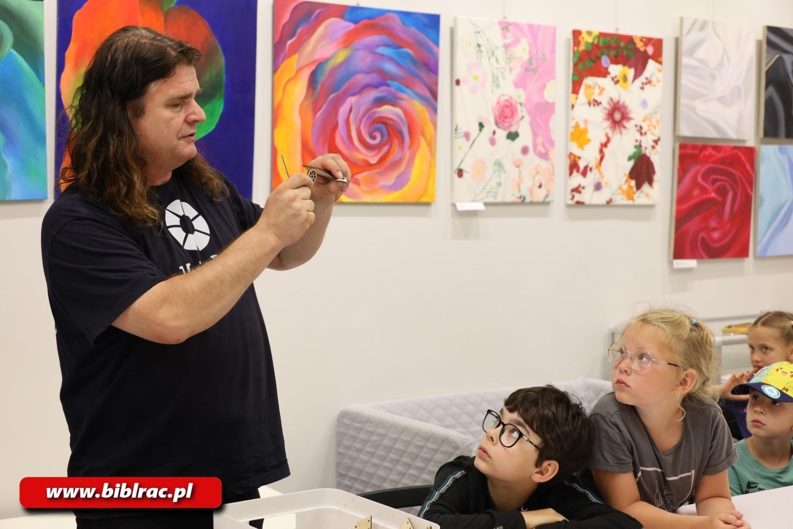 Zdjęcie w galerii na portalu naszraciborz.pl: Ogranicza nas tylko wyobraźnia! Muzeum Bajek, Baśni i Opowieści z wizytą w Raciborzu wiadomości z regionu