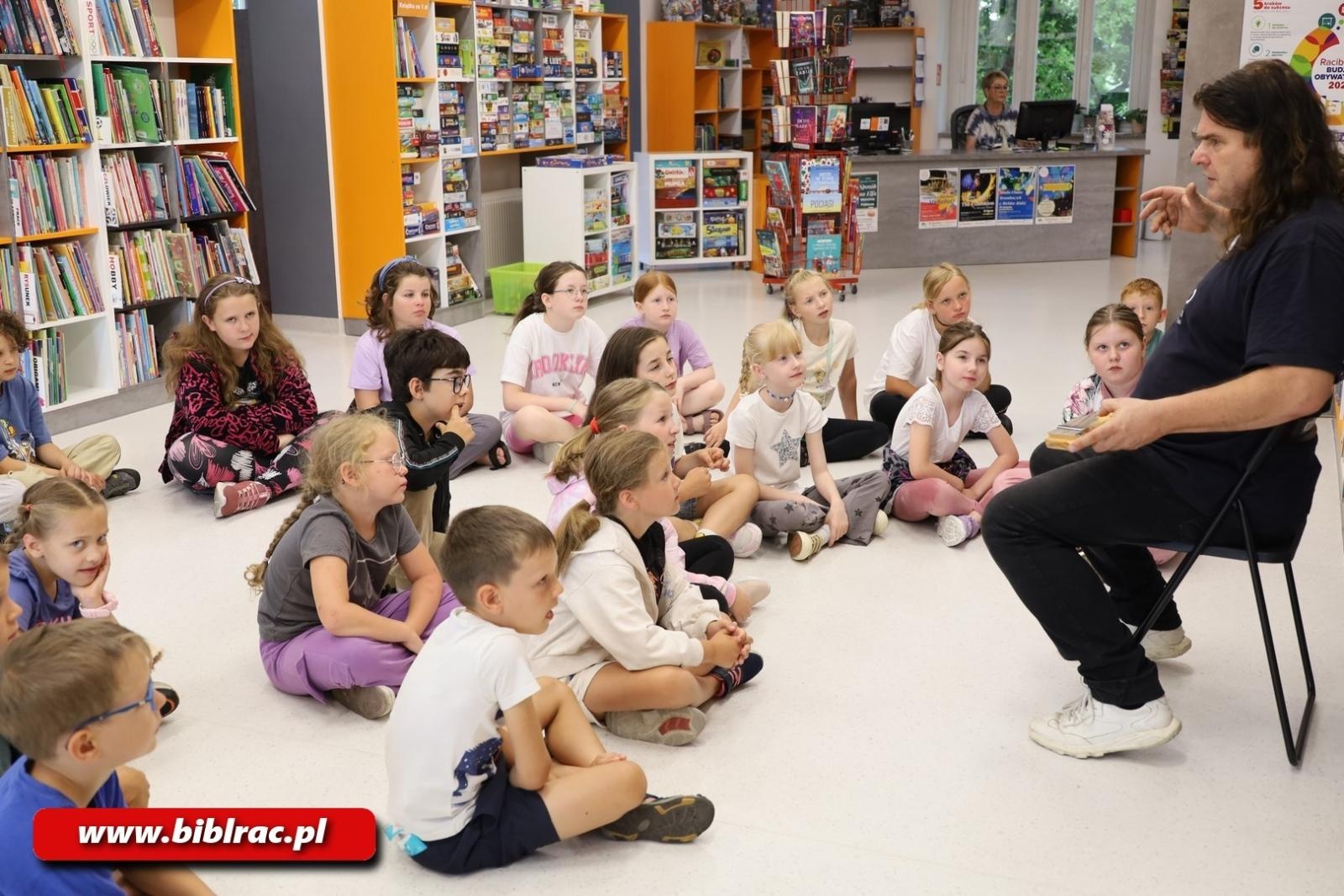 Zdjęcie w galerii na portalu naszraciborz.pl: Ogranicza nas tylko wyobraźnia! Muzeum Bajek, Baśni i Opowieści z wizytą w Raciborzu wiadomości z regionu