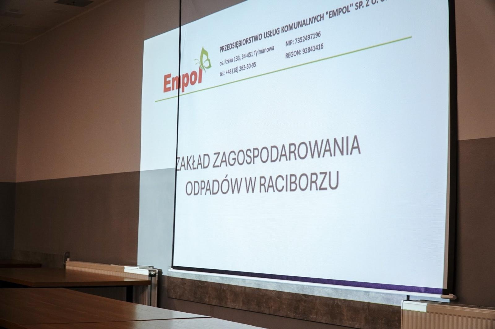 Zdjęcie w galerii na portalu naszraciborz.pl: Brzezie nadal walczy z odorami. Mieszkańcy oczekują konkretnych działań – Empol ma czas do 11 lipca wiadomości z regionu