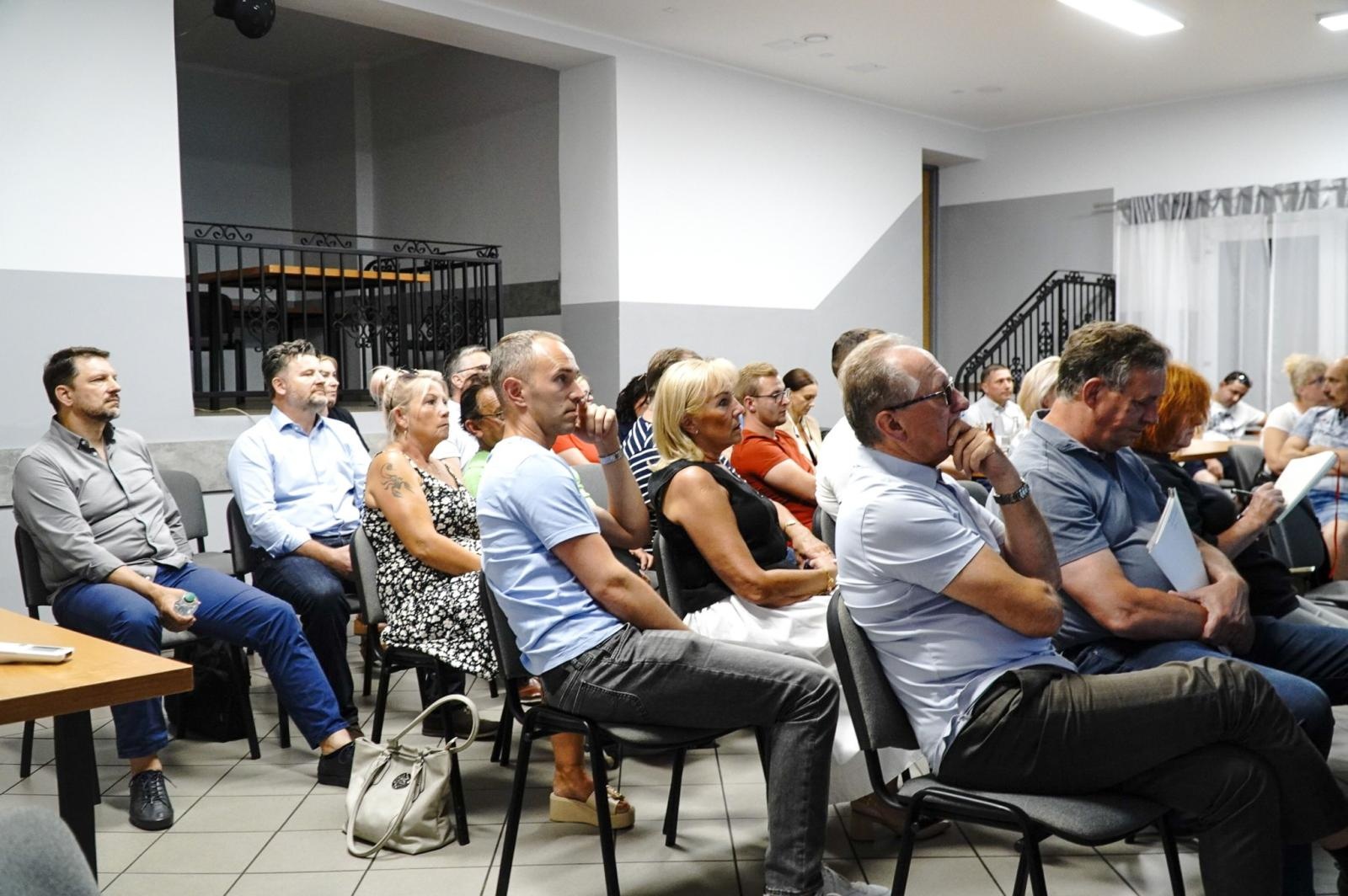 Zdjęcie w galerii na portalu naszraciborz.pl: Brzezie nadal walczy z odorami. Mieszkańcy oczekują konkretnych działań – Empol ma czas do 11 lipca wiadomości z regionu