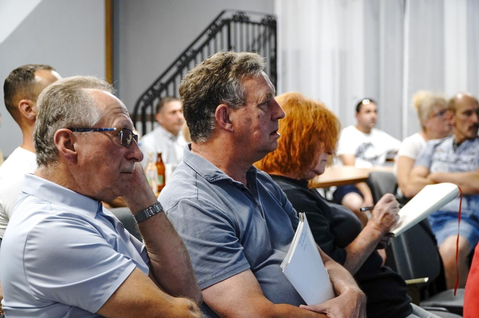 Zdjęcie w galerii na portalu naszraciborz.pl: Brzezie nadal walczy z odorami. Mieszkańcy oczekują konkretnych działań – Empol ma czas do 11 lipca wiadomości z regionu