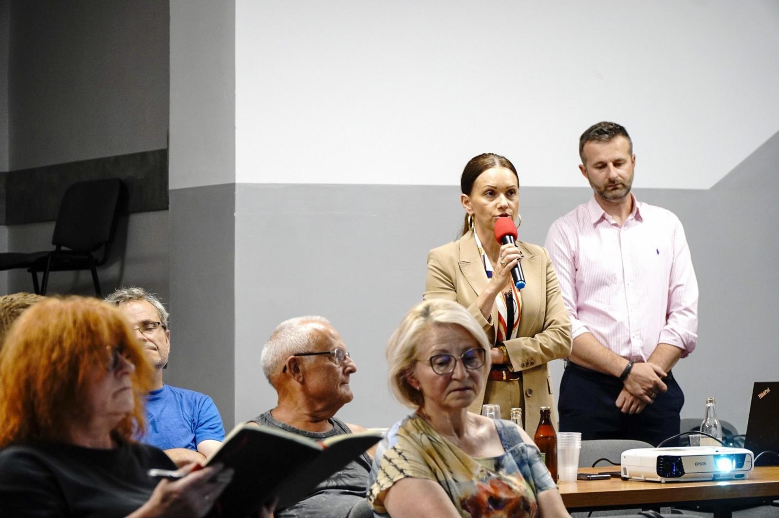 Zdjęcie w galerii na portalu naszraciborz.pl: Brzezie nadal walczy z odorami. Mieszkańcy oczekują konkretnych działań – Empol ma czas do 11 lipca wiadomości z regionu