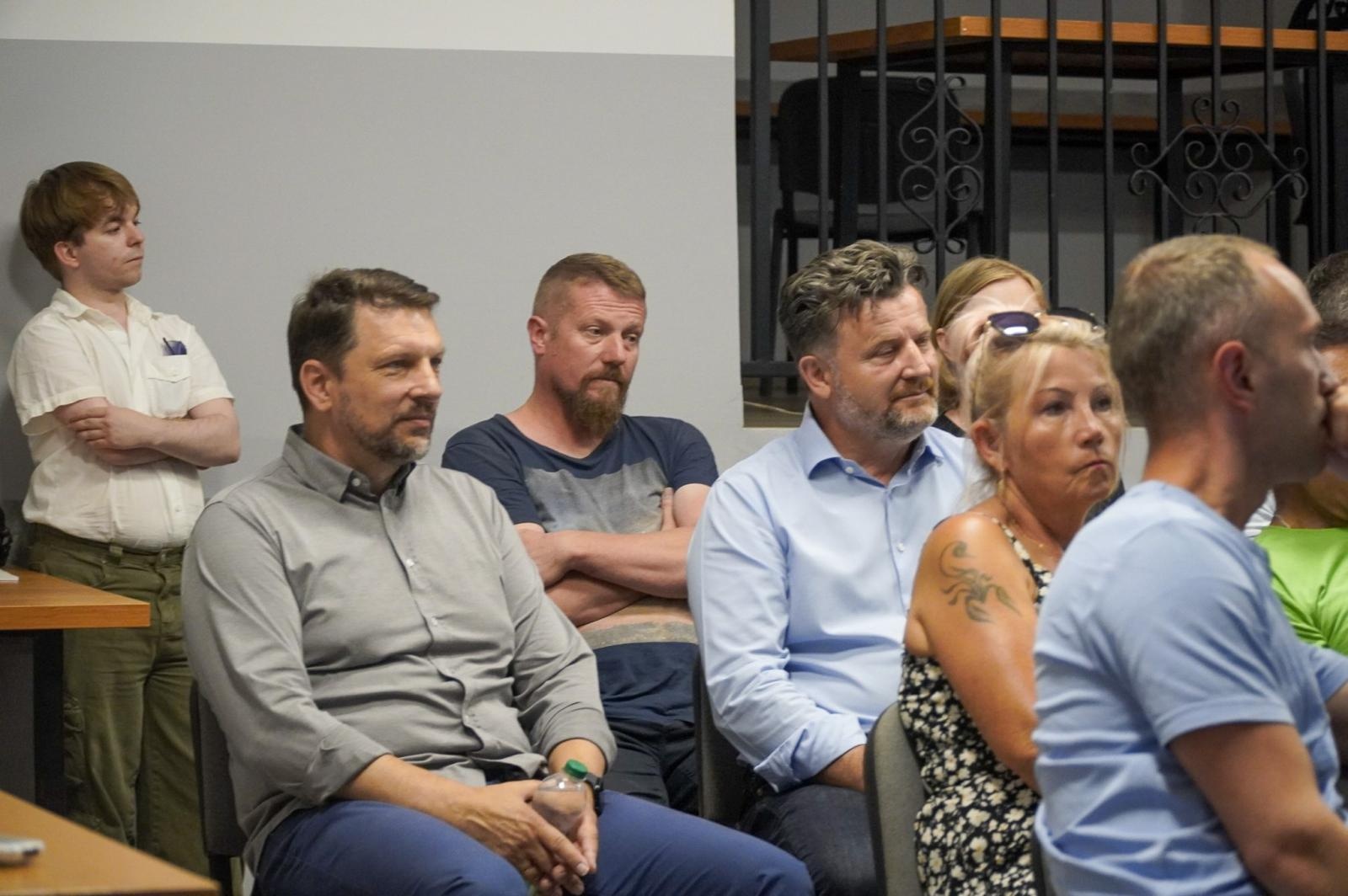 Zdjęcie w galerii na portalu naszraciborz.pl: Brzezie nadal walczy z odorami. Mieszkańcy oczekują konkretnych działań – Empol ma czas do 11 lipca wiadomości z regionu