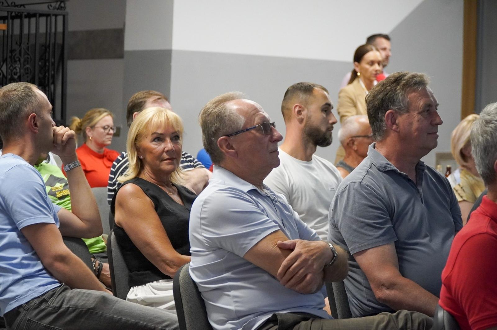 Zdjęcie w galerii na portalu naszraciborz.pl: Brzezie nadal walczy z odorami. Mieszkańcy oczekują konkretnych działań – Empol ma czas do 11 lipca wiadomości z regionu