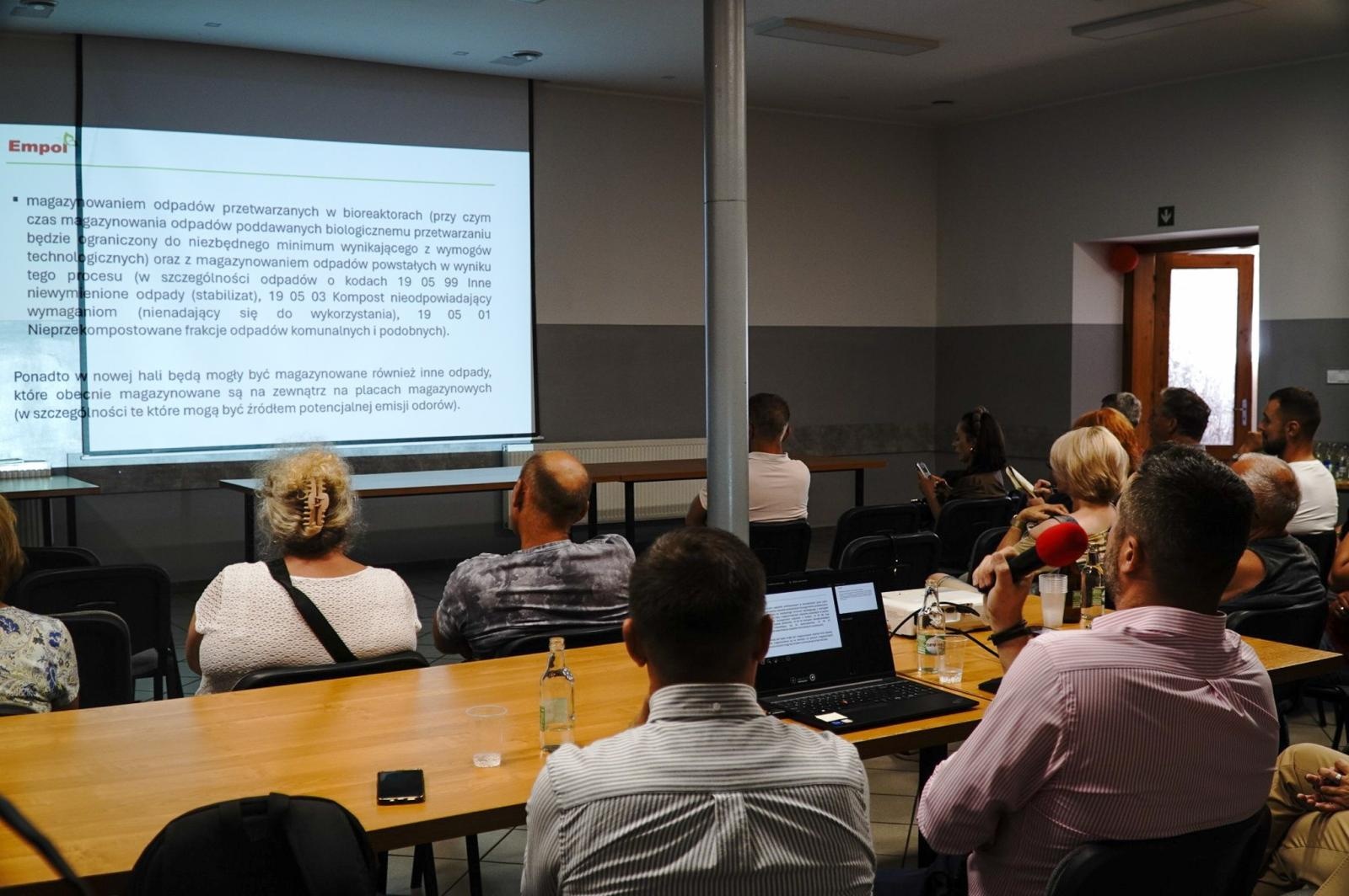 Zdjęcie w galerii na portalu naszraciborz.pl: Brzezie nadal walczy z odorami. Mieszkańcy oczekują konkretnych działań – Empol ma czas do 11 lipca wiadomości z regionu